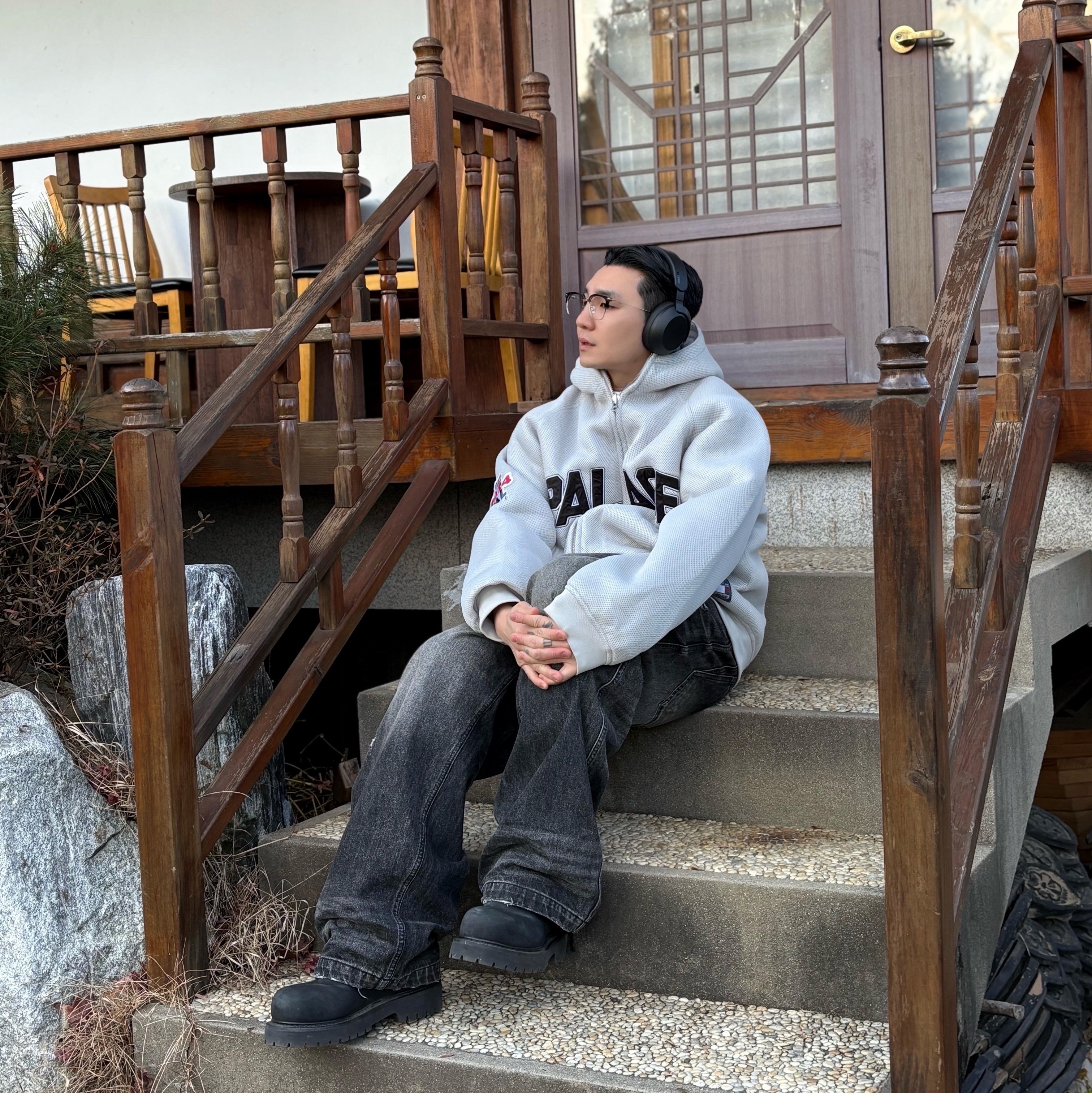 Palace Mesher Jacket Arctic Grey - 24SS, Nonnod Double Pocket Japanese Denim Pants Washed black 착용 스타일 - 1