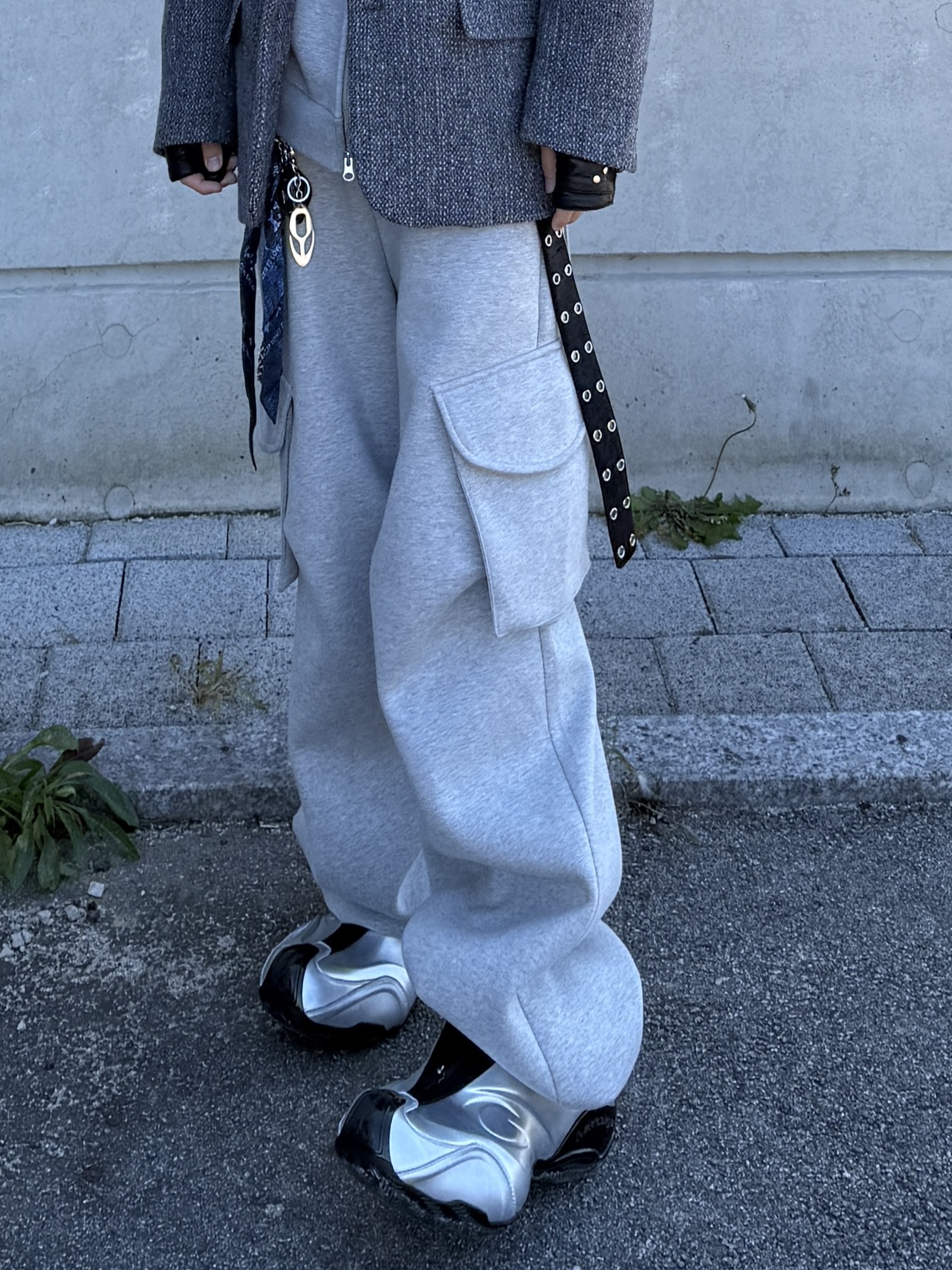 MJD X KOIN SEOUL Wide Cargo Sweat Pants, Balenciaga Basketball Sneakers Silver Black 착용 스타일 - 5