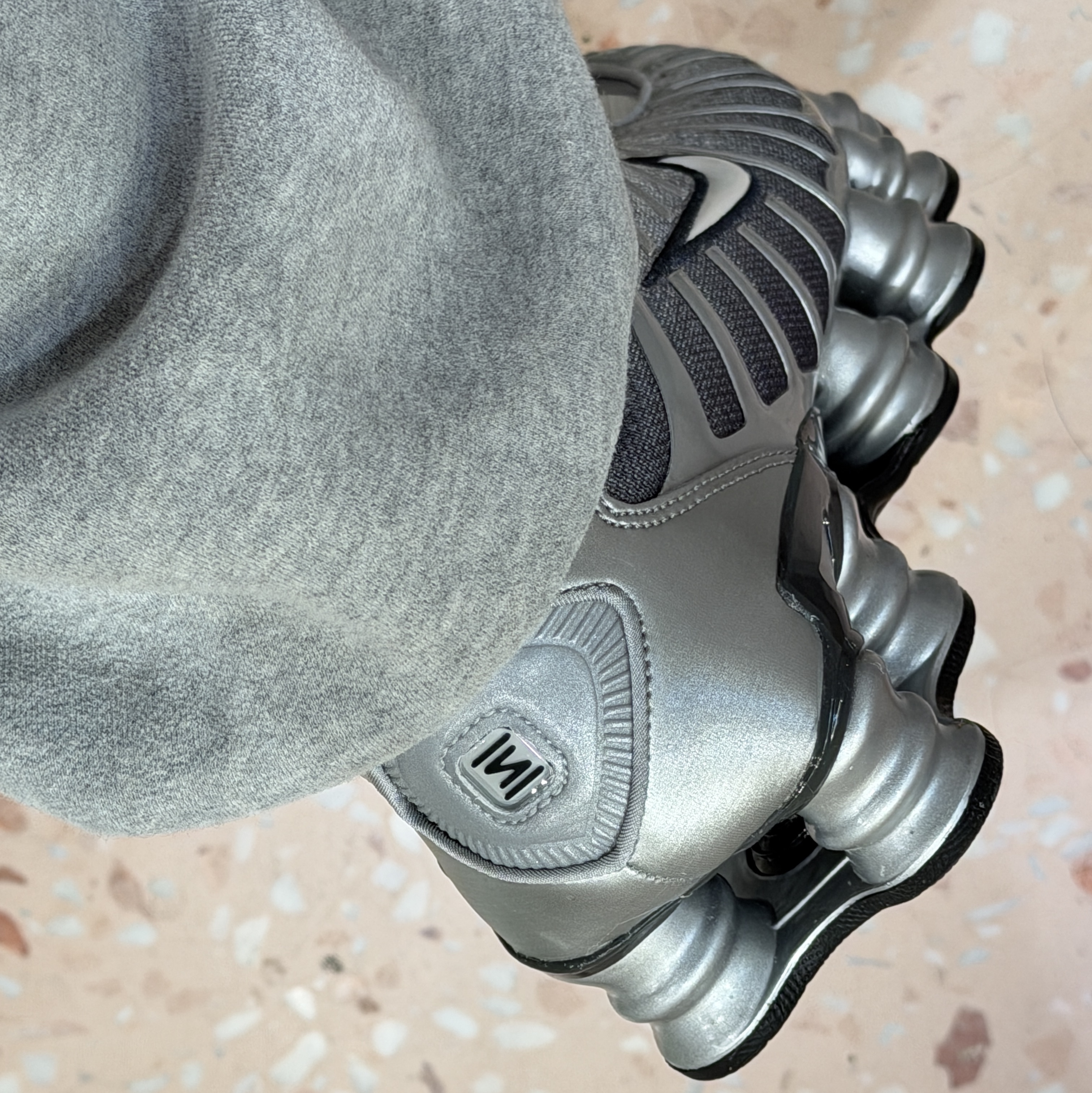 Nike Shox TL Metallic Silver Wolf Grey 착용 스타일