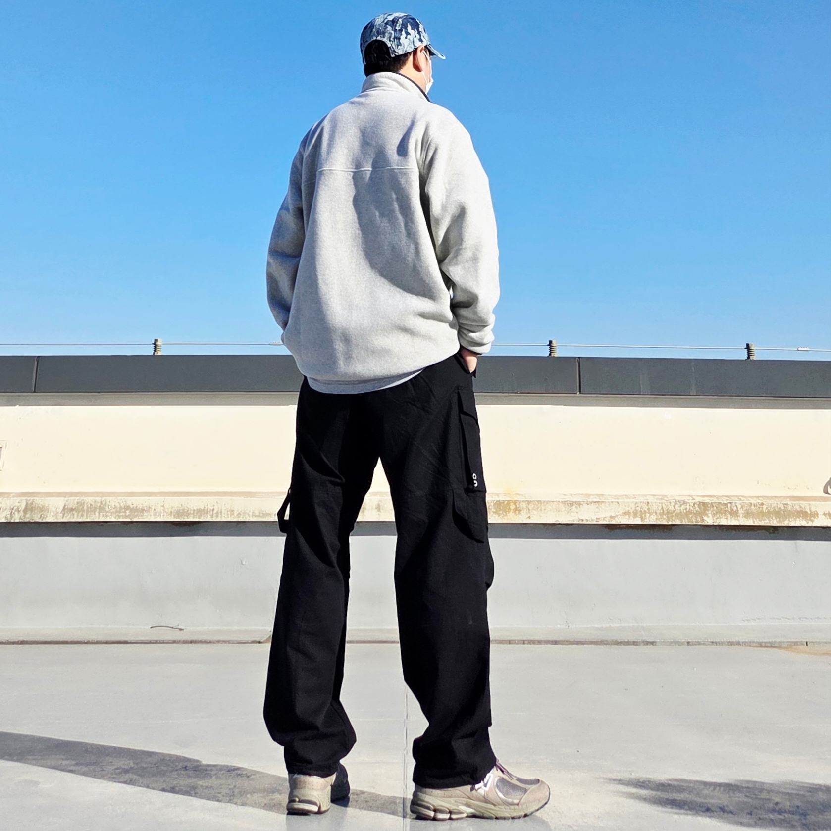 Patagonia Synchilla Snap-T Fleece Pullover Oatmeal Heather, Flavorism Ripstop Parachute Cargo Pants Black 착용 스타일 - 4