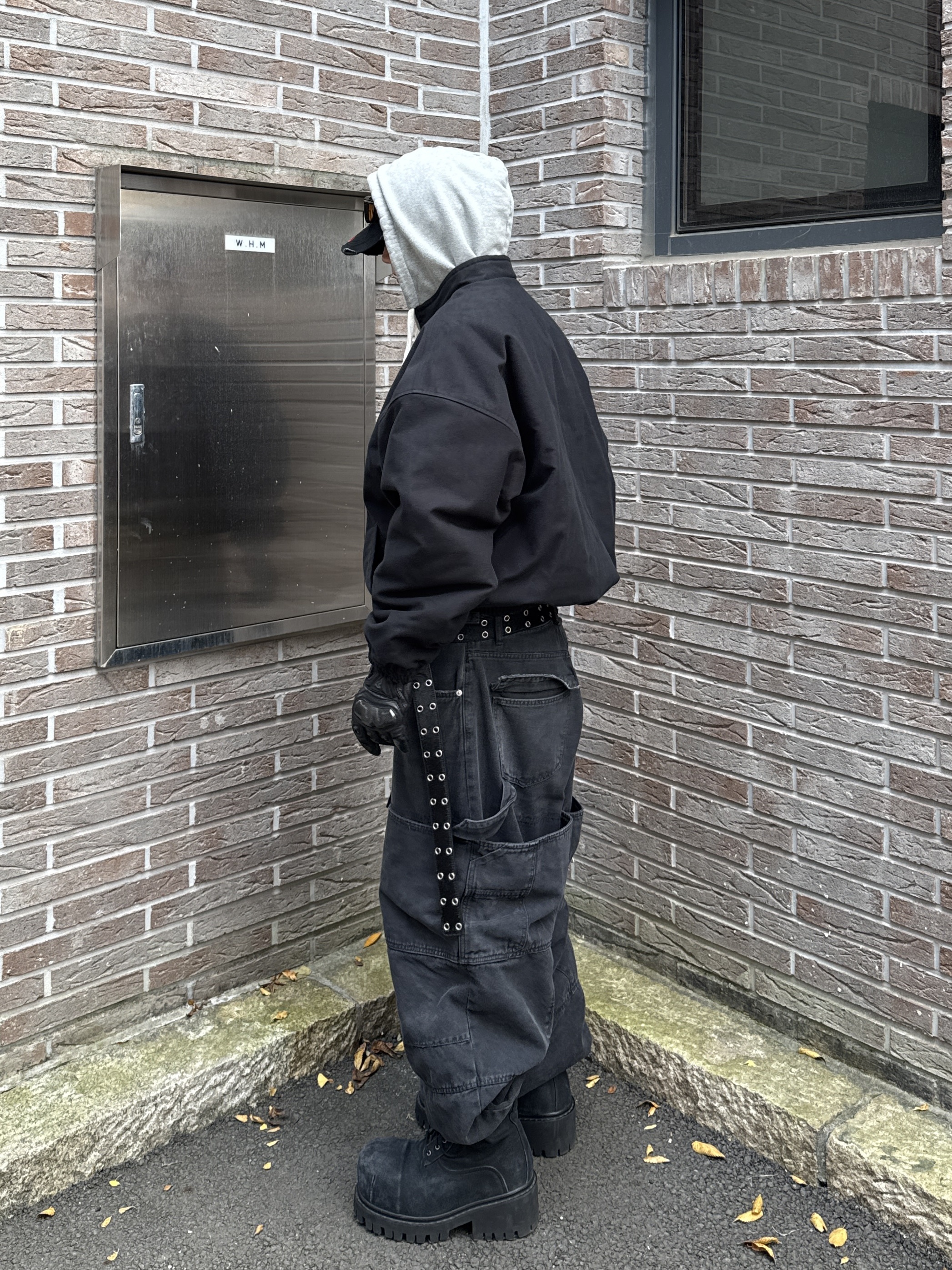 Nonnod Double knee cover pants Vintage black, Balenciaga Stomper Bootie Black 착용 스타일 - 3