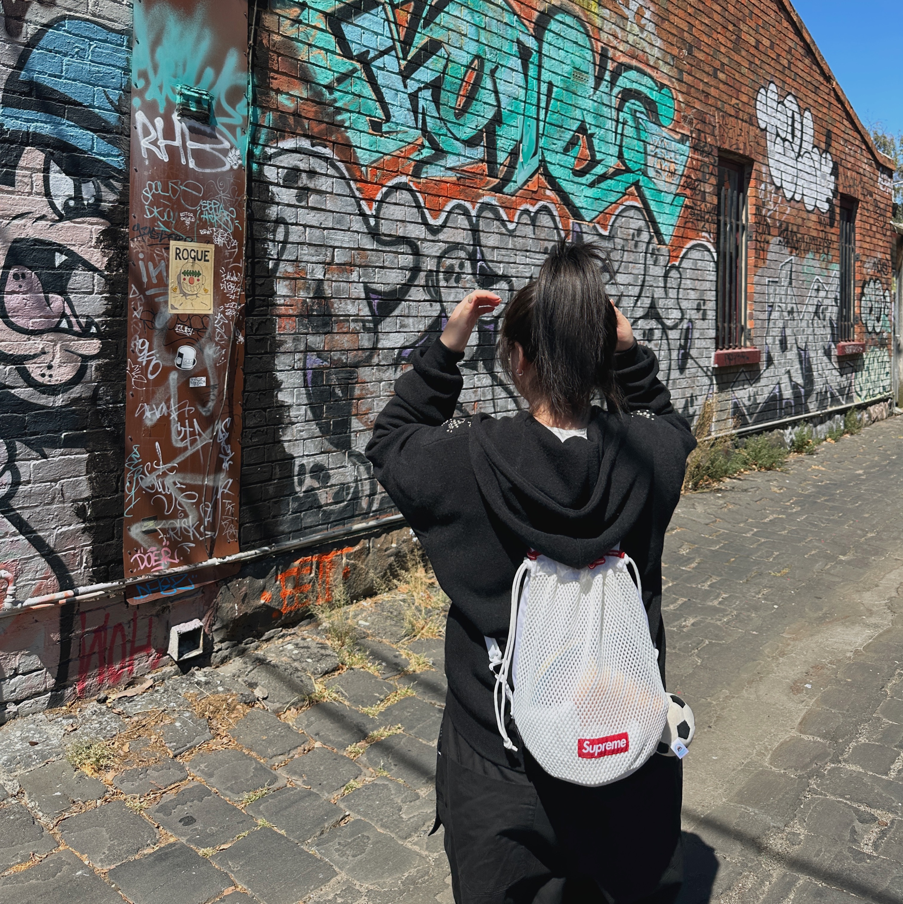 Supreme Mesh Small Backpack White - 23SS, Jellycat Amuseable Sports Football Bag Charm 착용 스타일 - 2