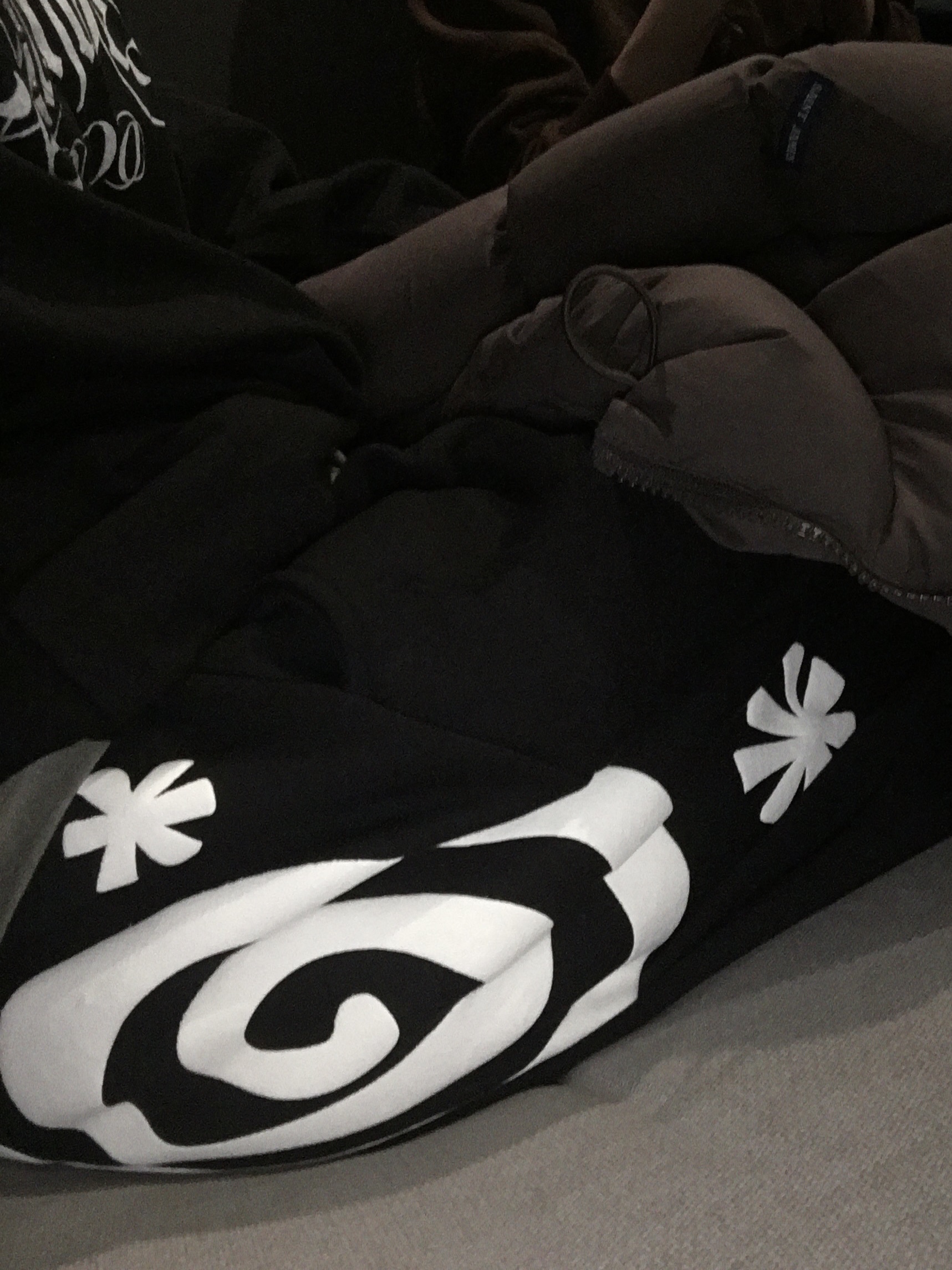 AMOU Molly One Tuck Sweat Pants Black 착용 스타일 - 8