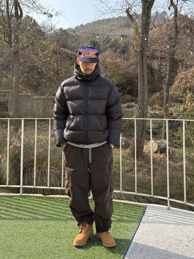 QT8 GARMENTS Duck Down Heavyweight Hoodie Jacket Black 착용 스타일 - 2