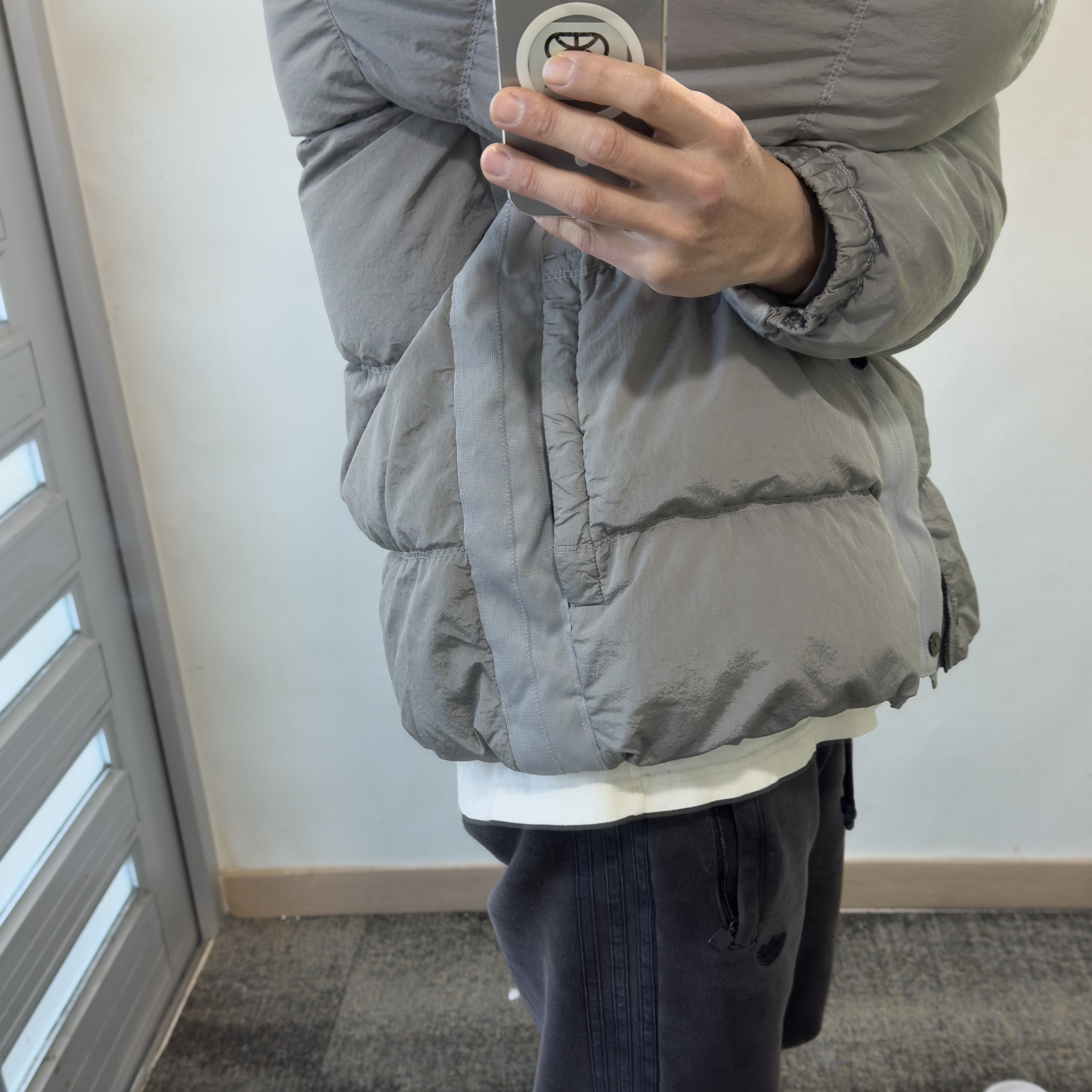 Stone Island 41419 Nylon Metal Econyl Hooded Down Jacket Anti Drop Grey - 24FW 착용 스타일 - 3