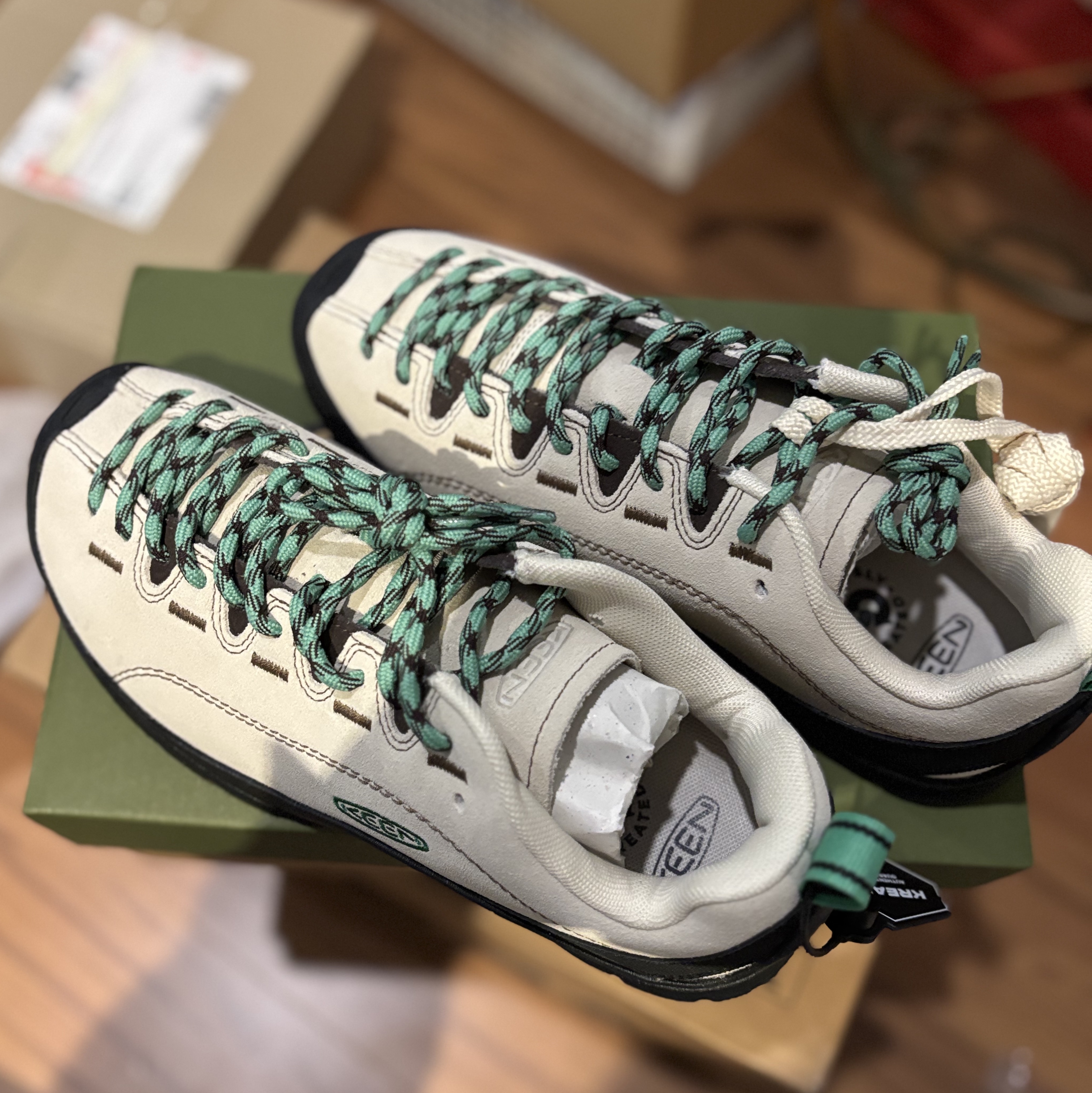 (W) Keen Jasper Sneakers Birch Bison 착용 스타일