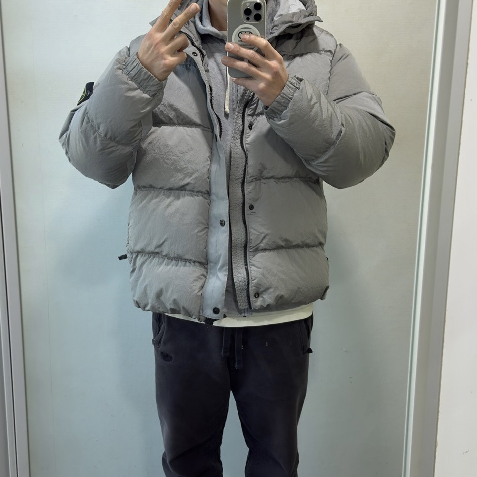 Stone Island 41419 Nylon Metal Econyl Hooded Down Jacket Anti Drop Grey - 24FW 착용 스타일 - 1
