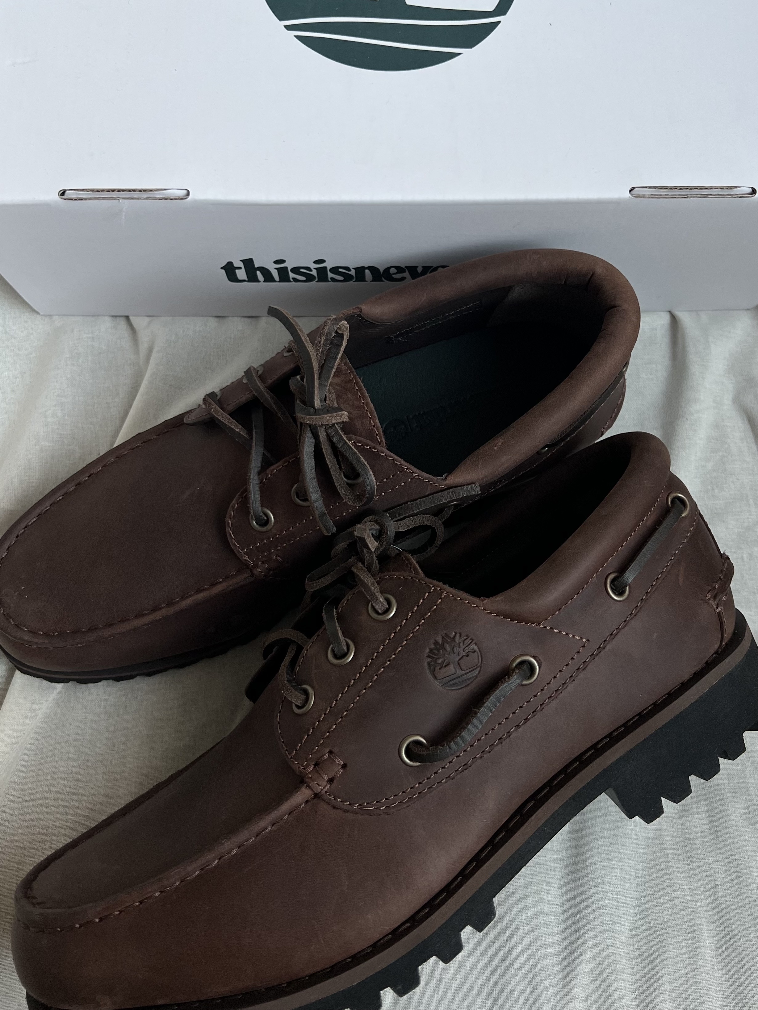 Timberland x Thisisneverthat 3-Eye Authentic Boat Shoes Brown - Wide 착용 스타일 - 2