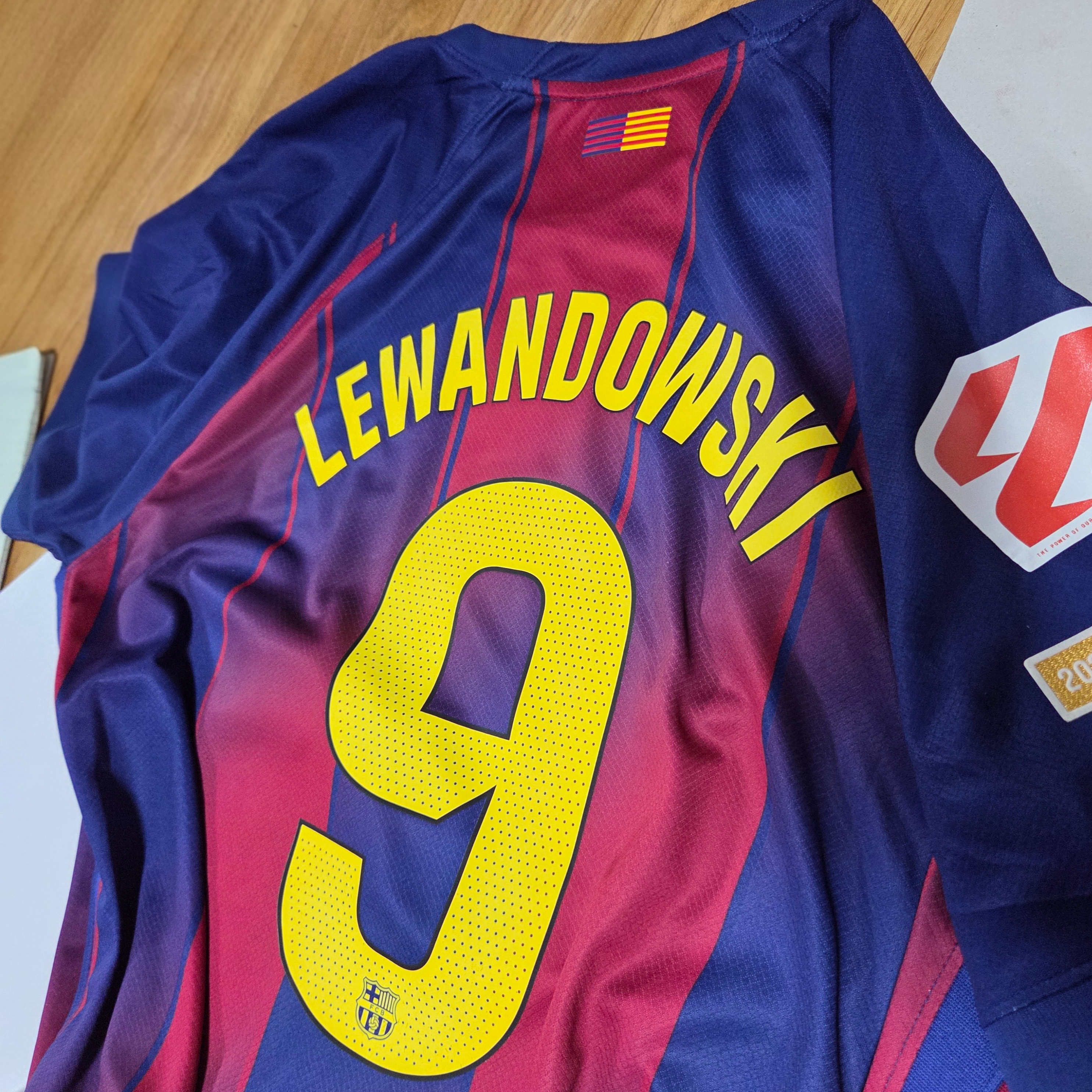 Nike FC Barcelona 2025/26 Stadium Home Dri-Fit Football Replica Jersey Deep Royal Blue Noble Red (Non Marking Ver.) 착용 스타일