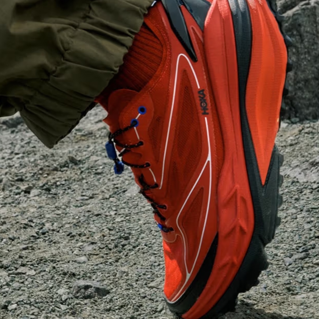Hoka Stinson One7 Black Silver, Hoka Stinson One7 Pepper Night Sky 착용 스타일 - 2