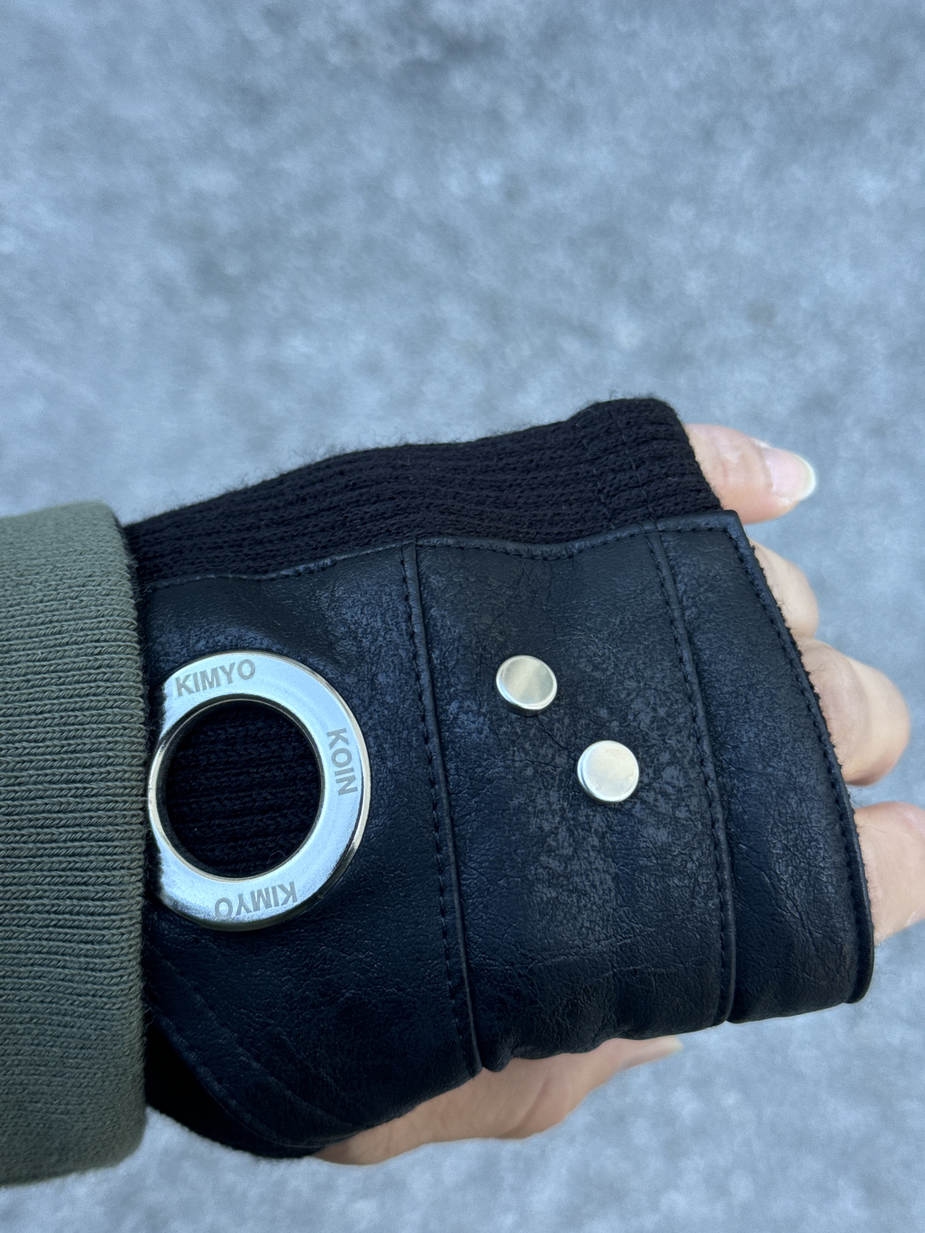 Kamien Titan Baggy Pants Beige, Kamien x MJD Double Hole Belt Black Shearling Calfskin 착용 스타일 - 7