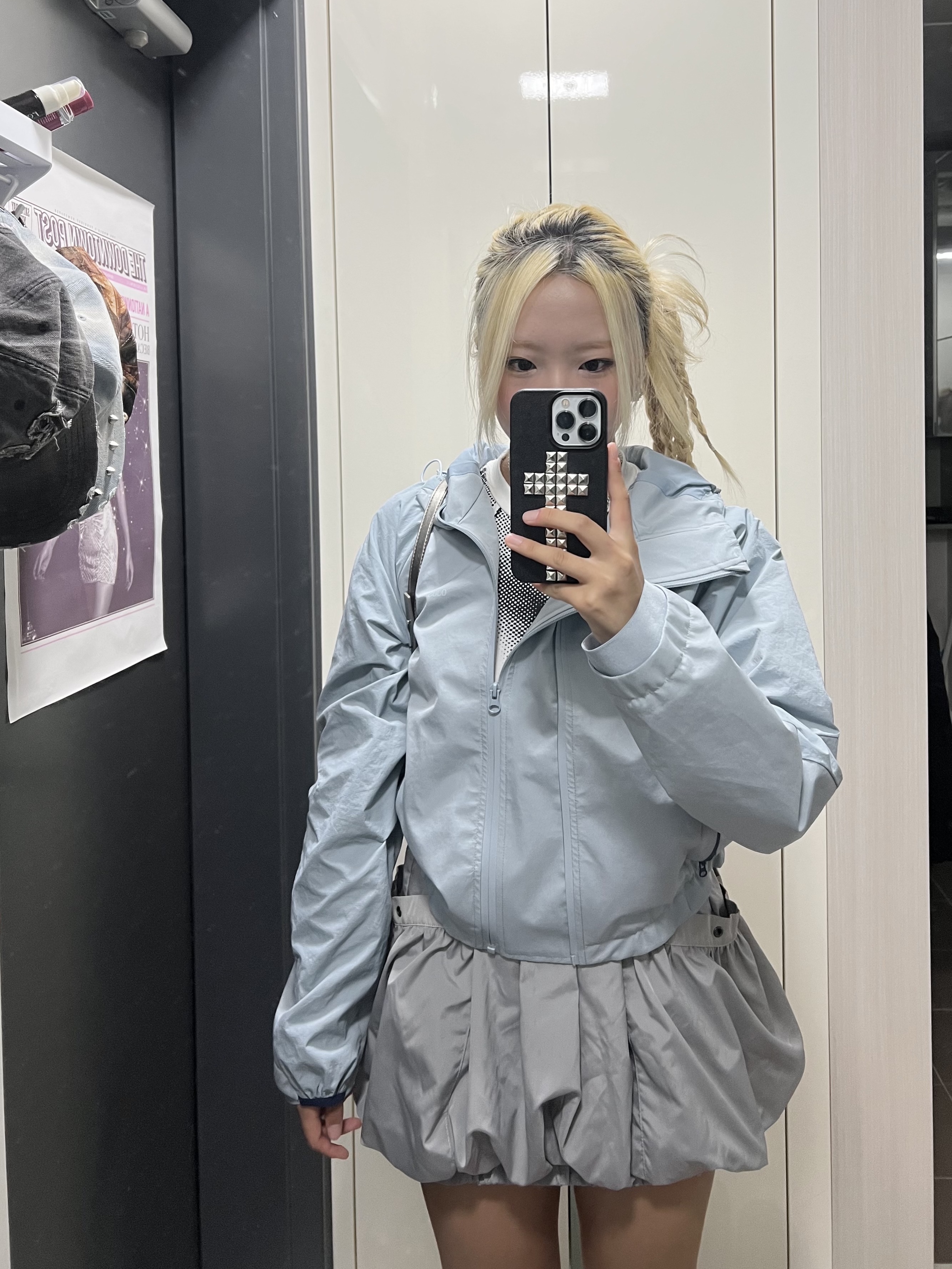 OJOS Paneled Crop Shell Jacket Stone Blue 착용 스타일