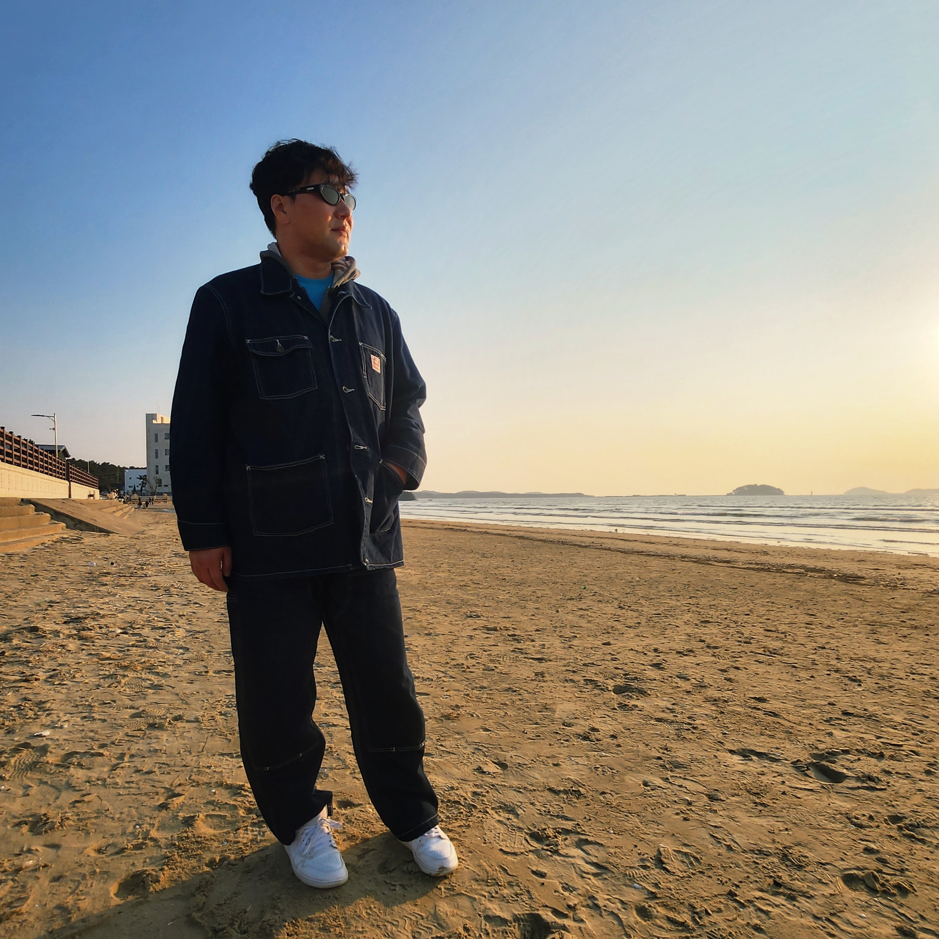 Levi's 568 Loose Straight Double Knee Dark Wash, Jordan 1 Low Triple White 착용 스타일