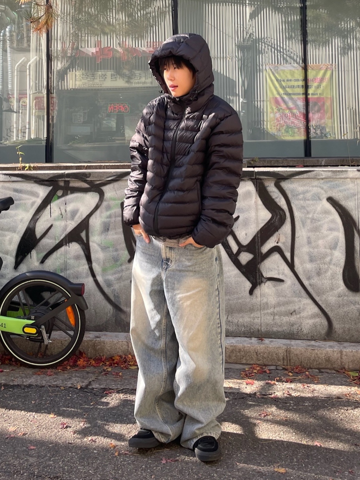 QT8 GARMENTS Duck Down Lightweight Jacket Black 착용 스타일