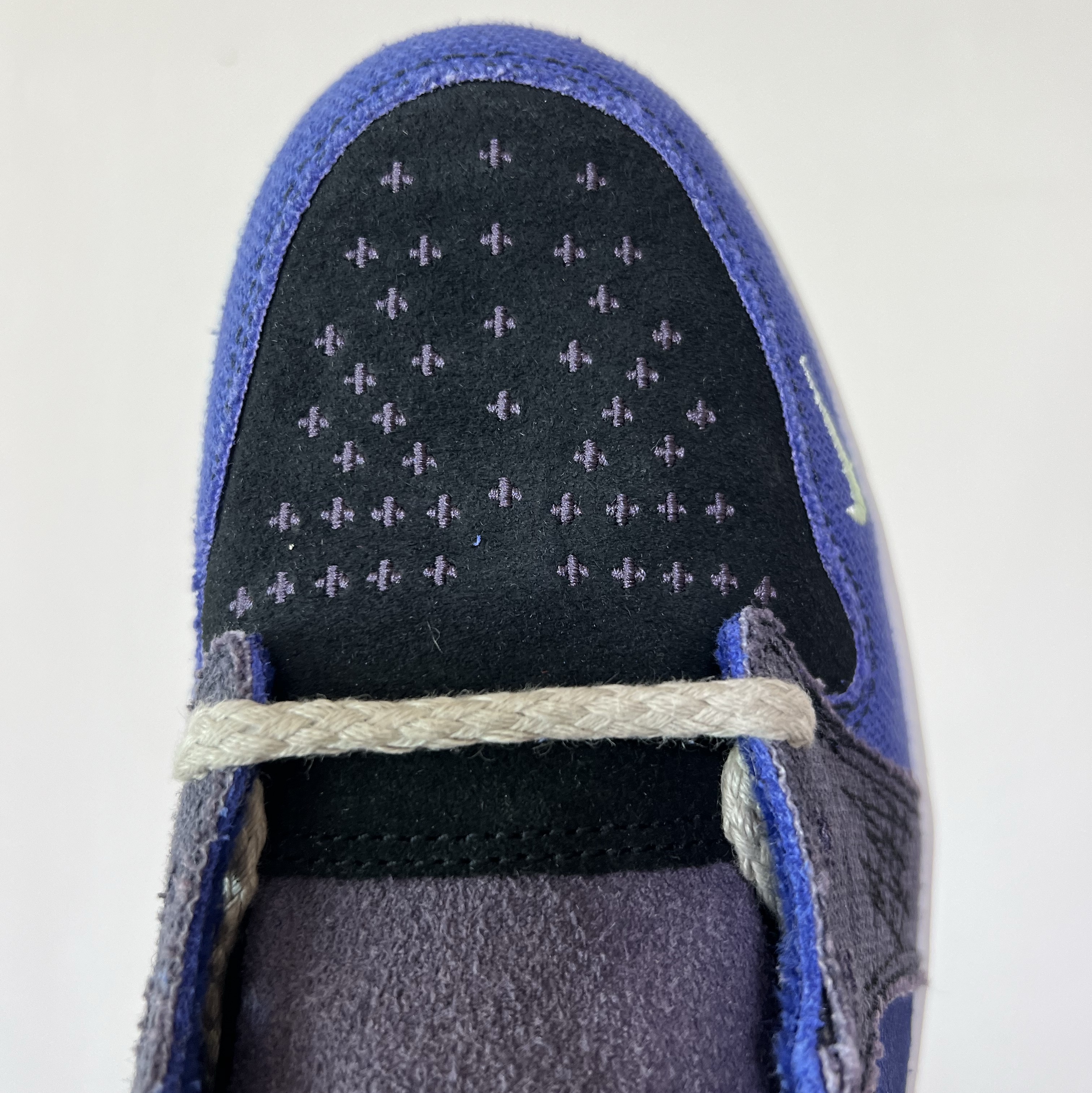 Jordan 1 x Zion Williamson Retro Low OG Regency Purple and Dark Raisin 착용 스타일 - 4