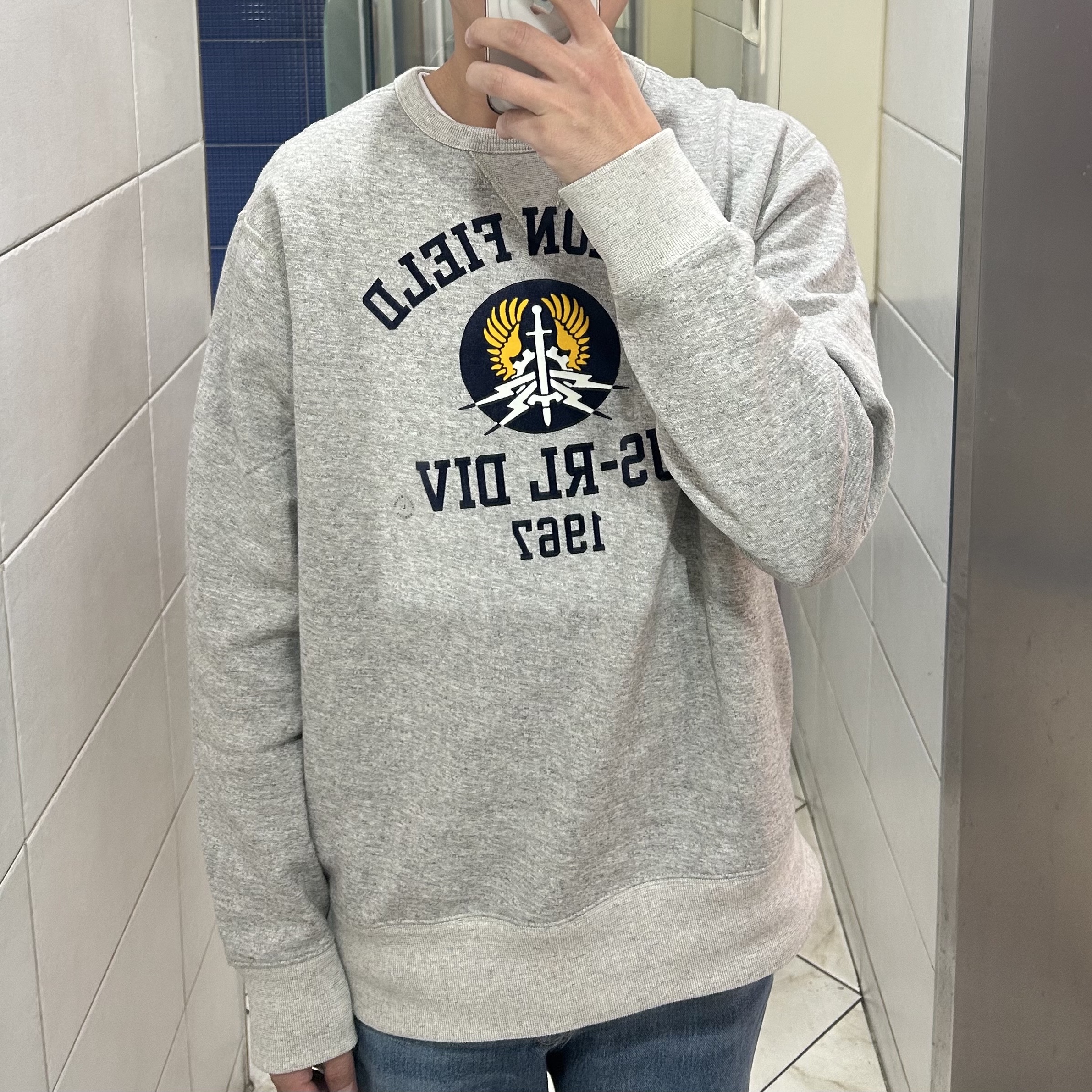 [10% 적립] [KREAM Limited Edition The Trophy Fishing Club] Polo Ralph Lauren Fleece Graphic Sweatshirt Grey Heather - 25FW 착용 스타일