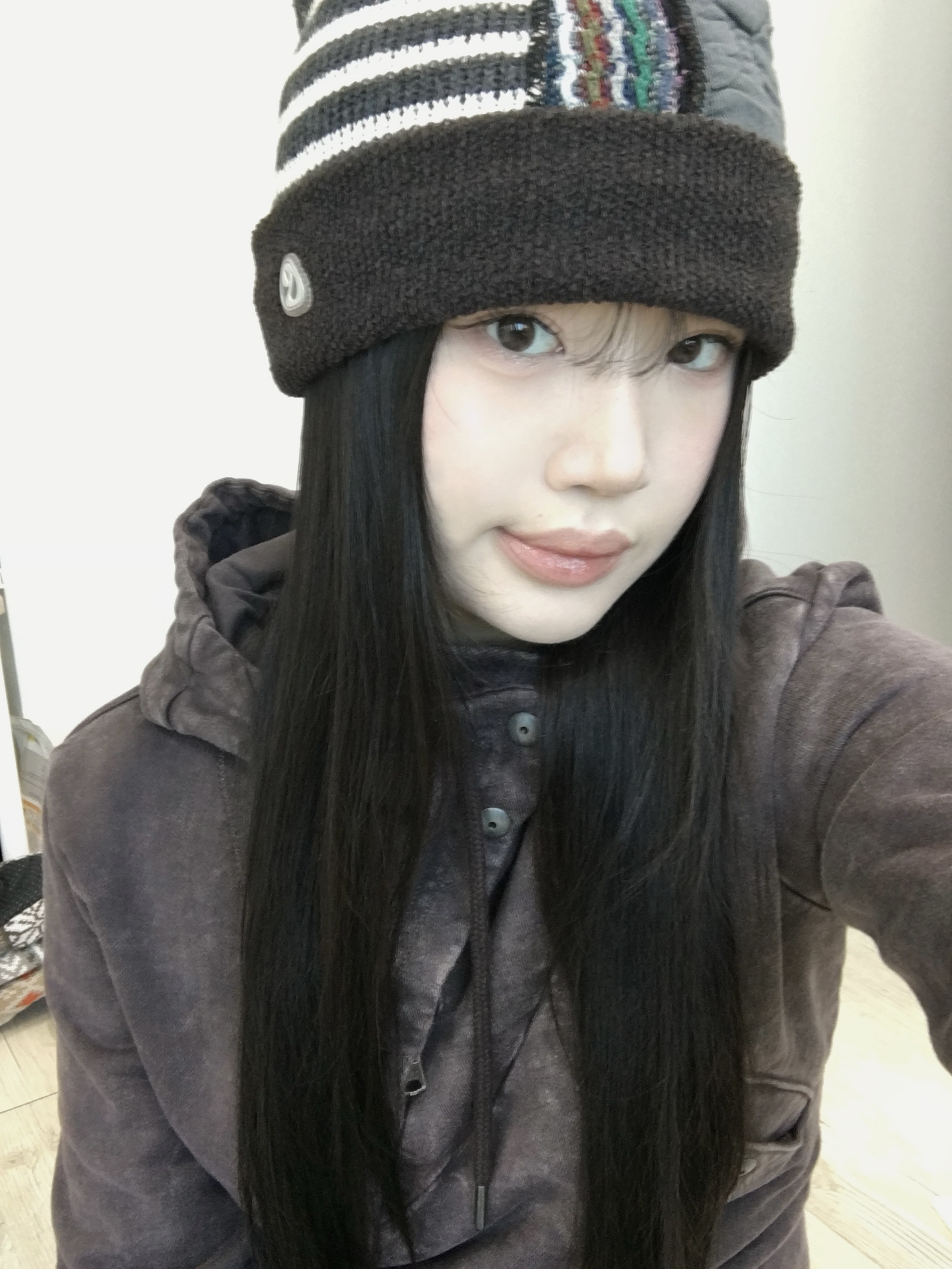 COYSEIO Patchwork Beanie Brown, (W) Mischief Asymmetric Hoodie Zip-Up Purple Brown 착용 스타일 - 1