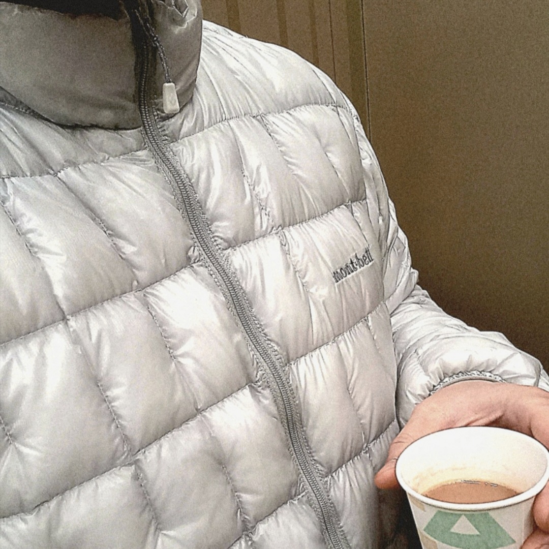 Montbell Plasma 1000 Down Jacket Light Silver 착용 스타일 - 2