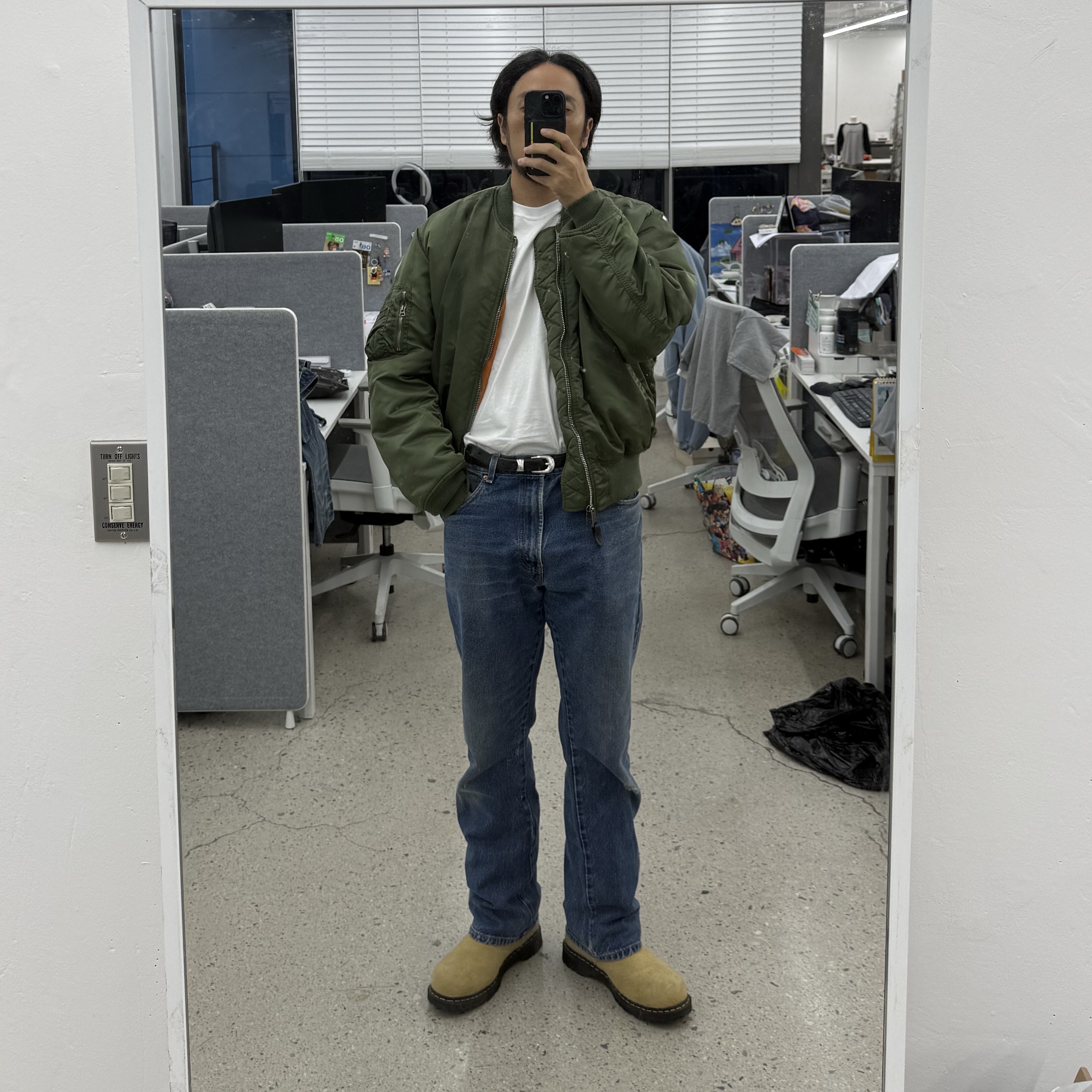ALPHA INDUSTRIES MA-1 Flight Jacket Sage, Dr. Martens x Stussy 2295 Decon Sand Hairy Suede Boots Tan 착용 스타일 - 1
