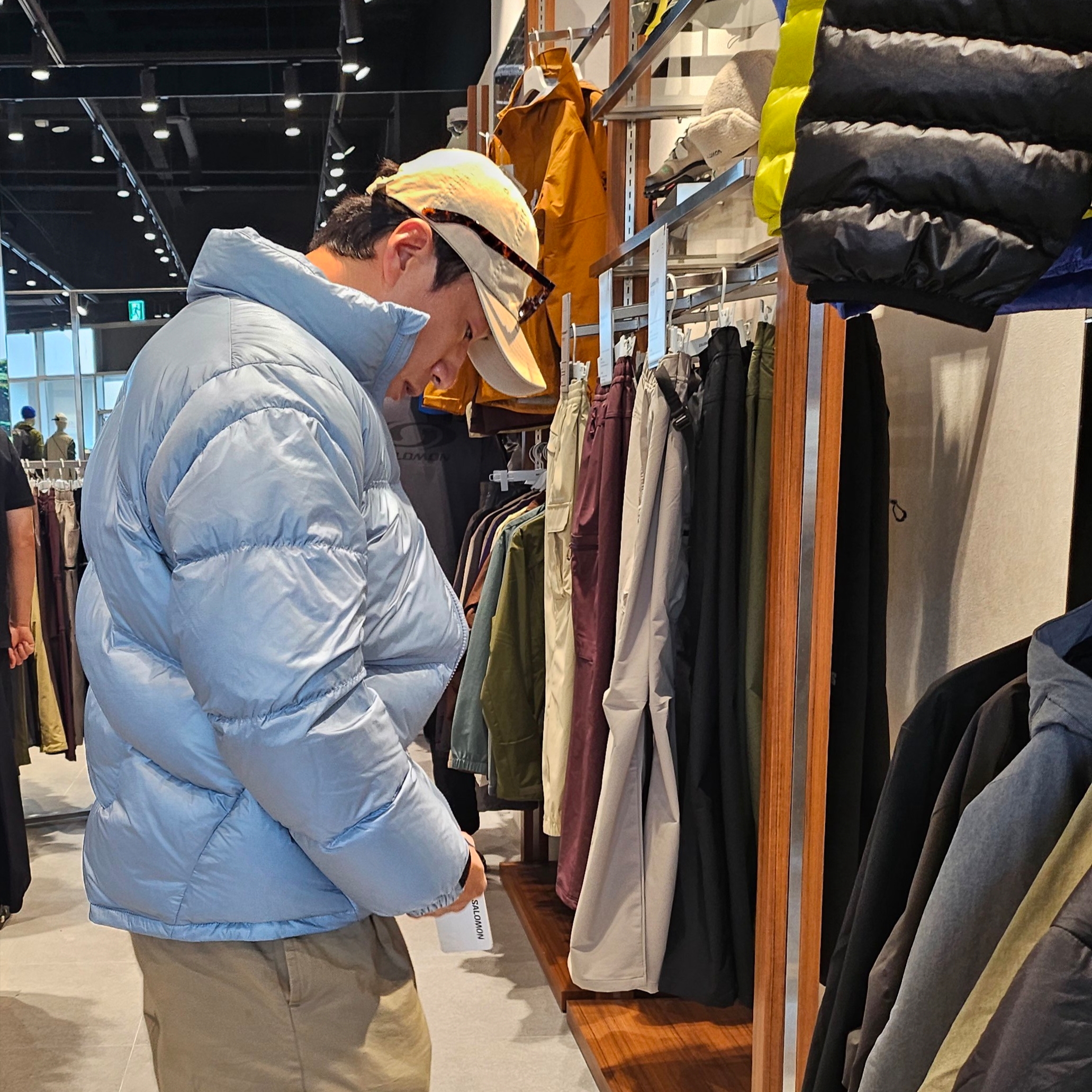 Salomon Contour Down Jacket Light Blue 착용 스타일 - 2