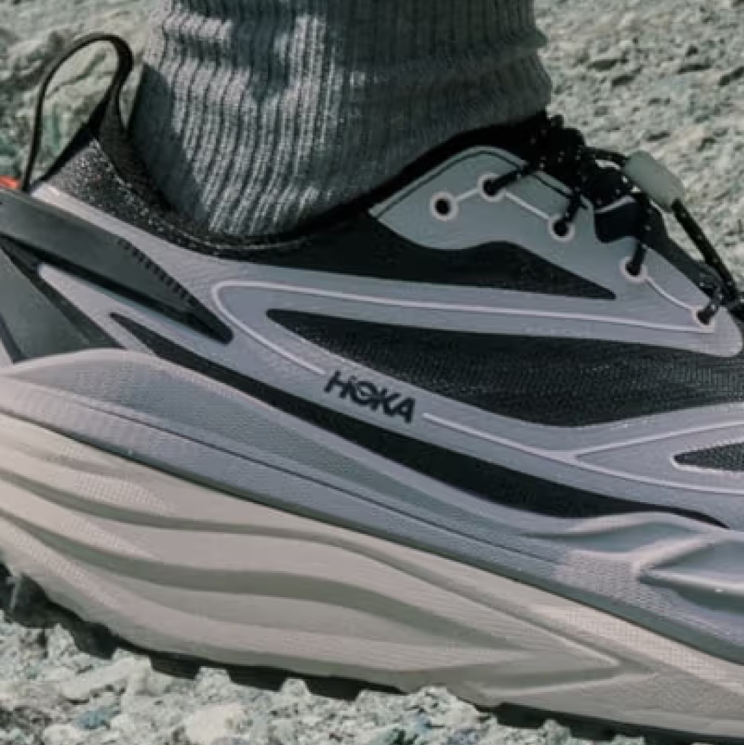 Hoka Stinson One7 Black Silver, Hoka Stinson One7 Pepper Night Sky 착용 스타일 - 4
