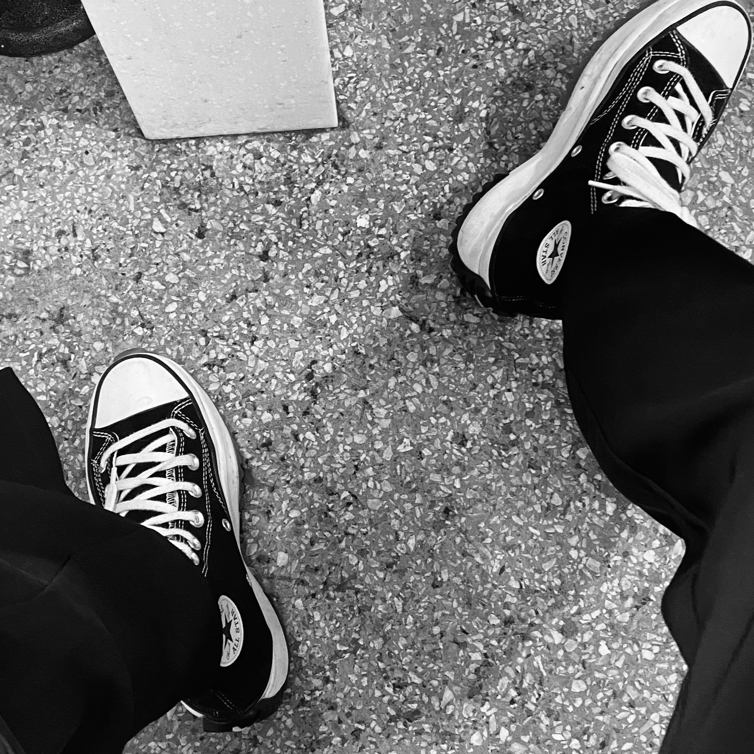 Converse Run Star Hike Hi Black White Gum 착용 스타일 - 2