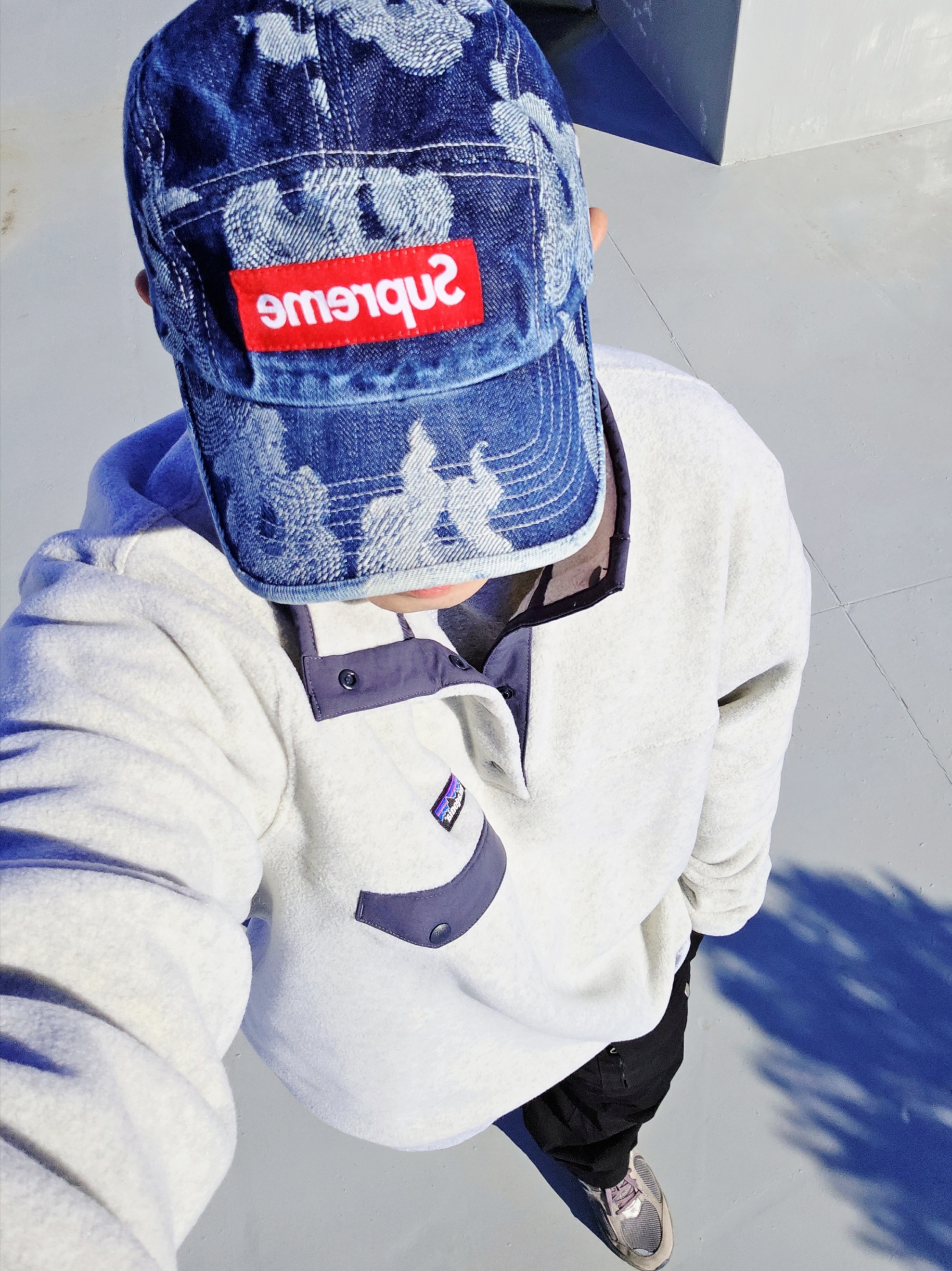Patagonia Synchilla Snap-T Fleece Pullover Oatmeal Heather, New Balance 2002R Gray 착용 스타일