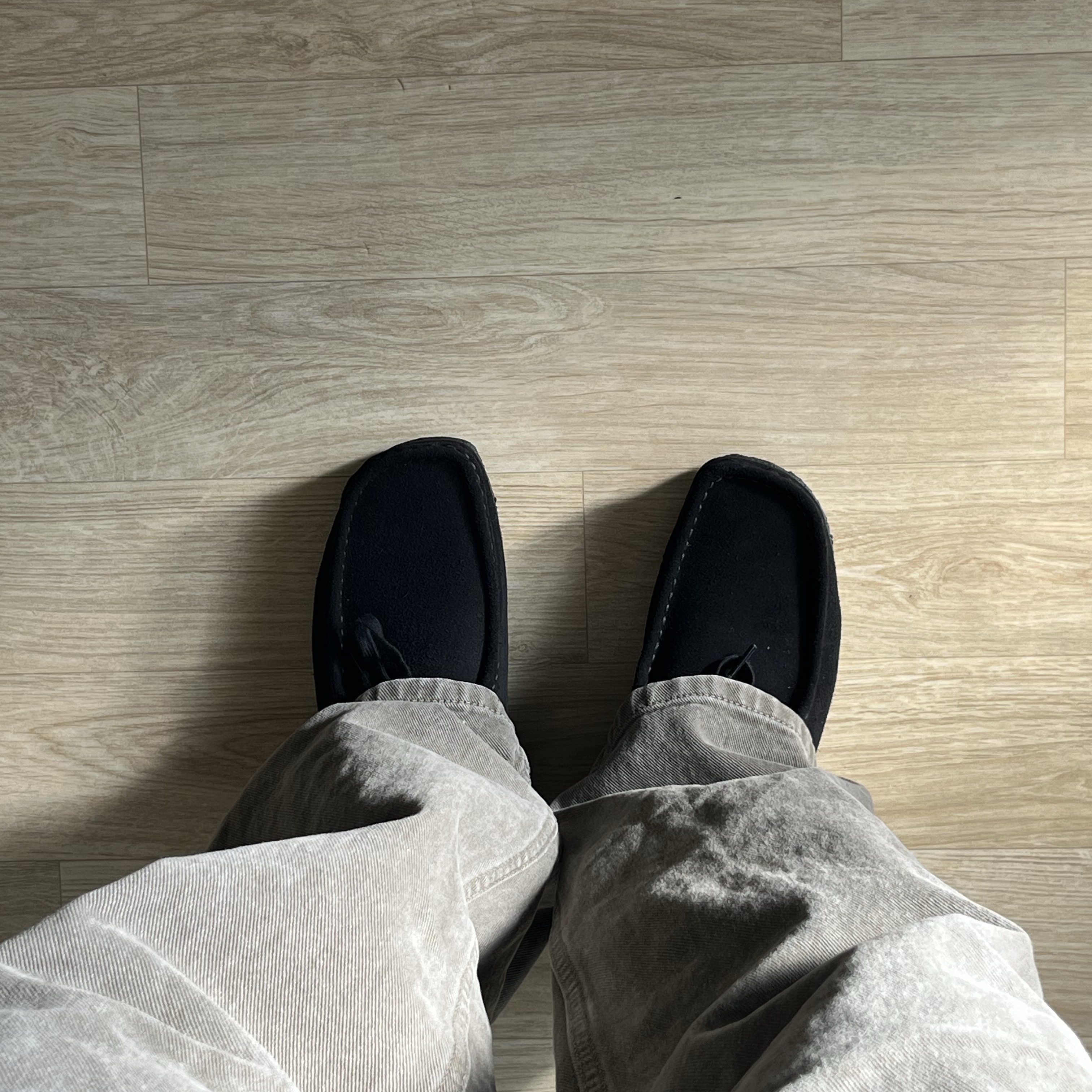 Clarks Wallabee Black Suede 착용 스타일