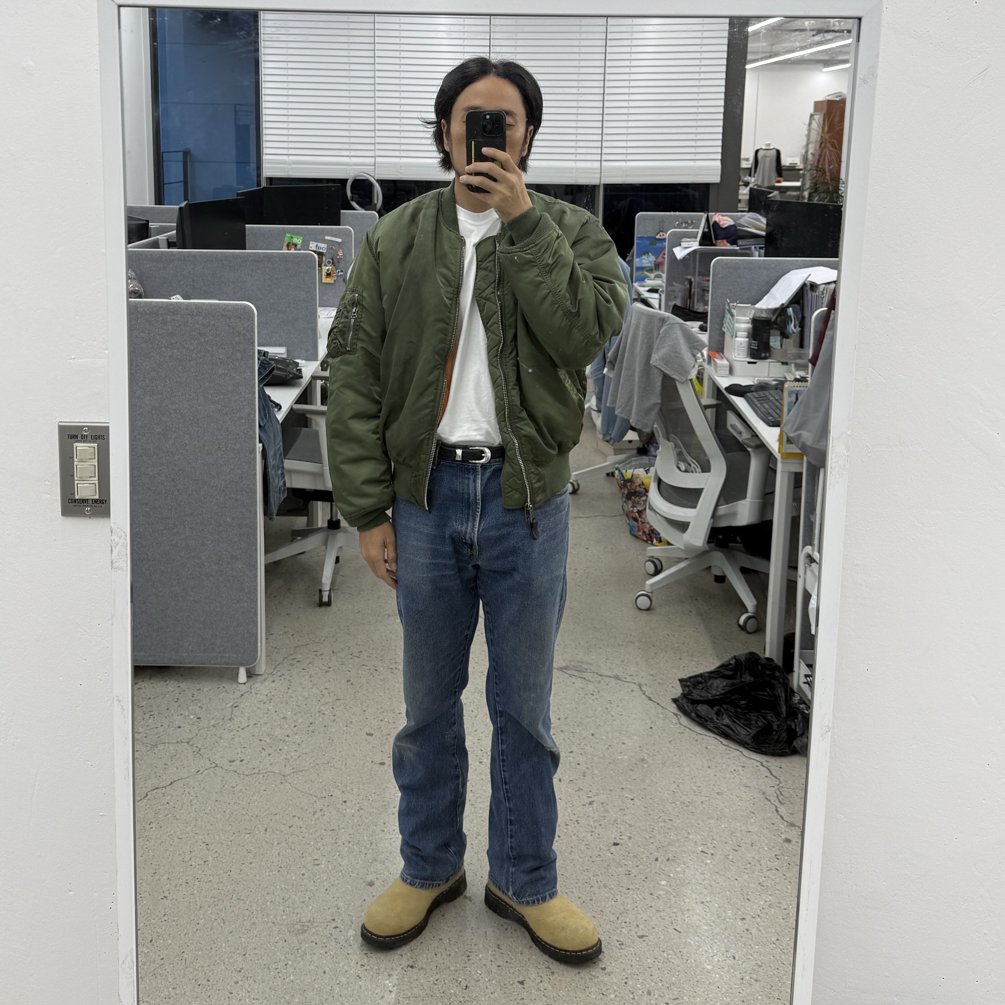 ALPHA INDUSTRIES MA-1 Flight Jacket Sage, Dr. Martens x Stussy 2295 Decon Sand Hairy Suede Boots Tan 착용 스타일 - 2