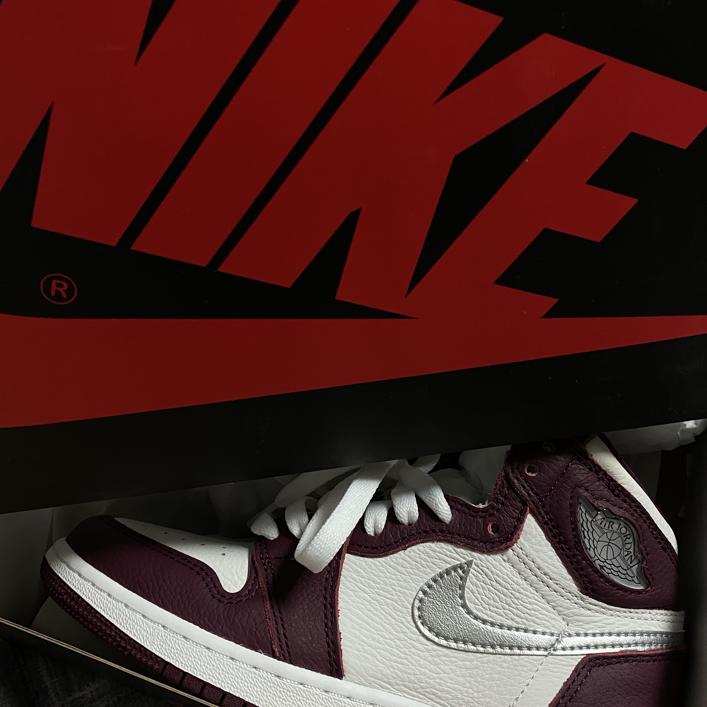 Jordan 1 Retro High OG Bordeaux, (PS) Nike Dunk Low Black 착용 스타일 - 1