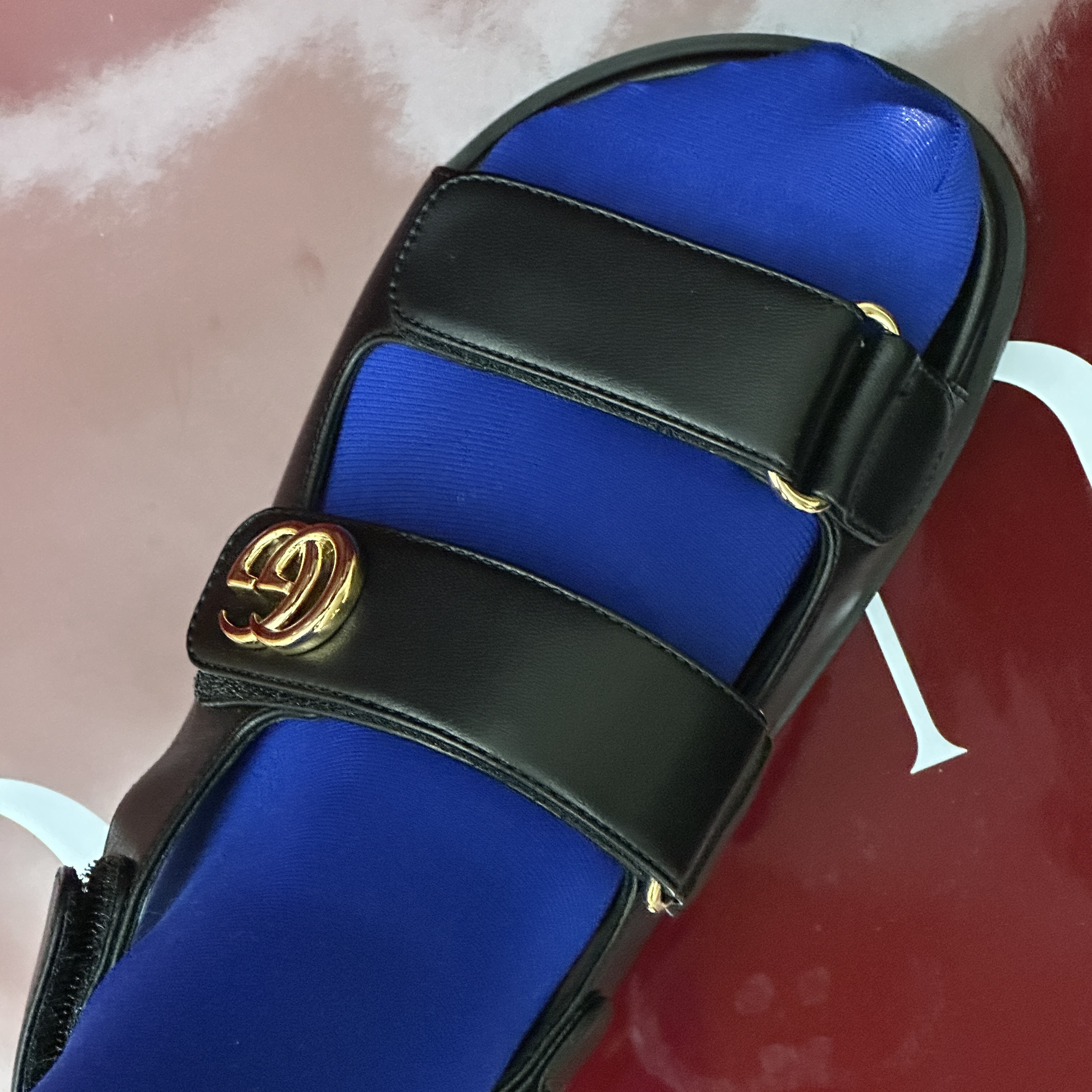 (W) Gucci Double G Sandals Black 착용 스타일 - 2