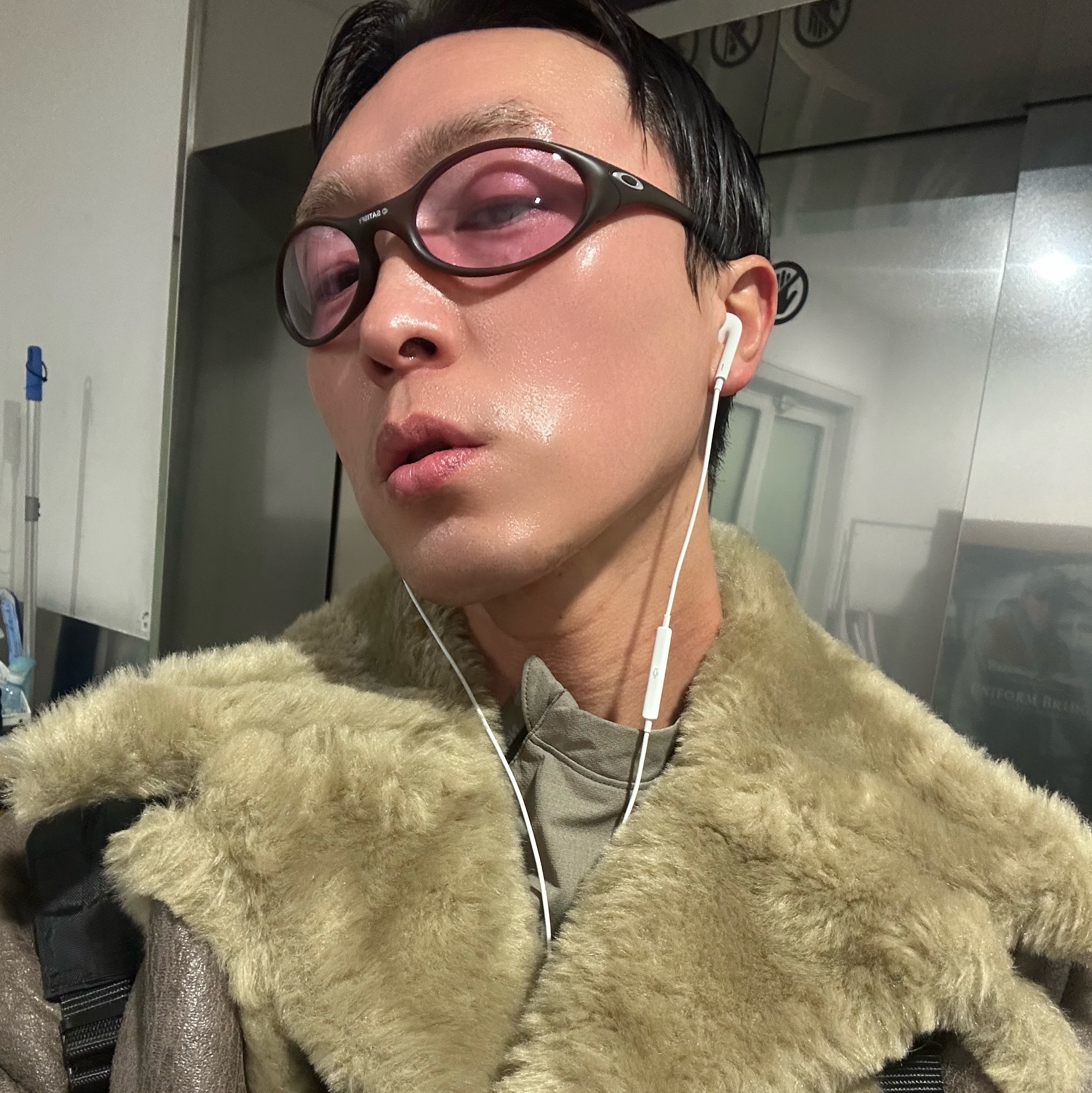 Oakley x Satisfy Eye Jacket Dune 착용 스타일 - 3