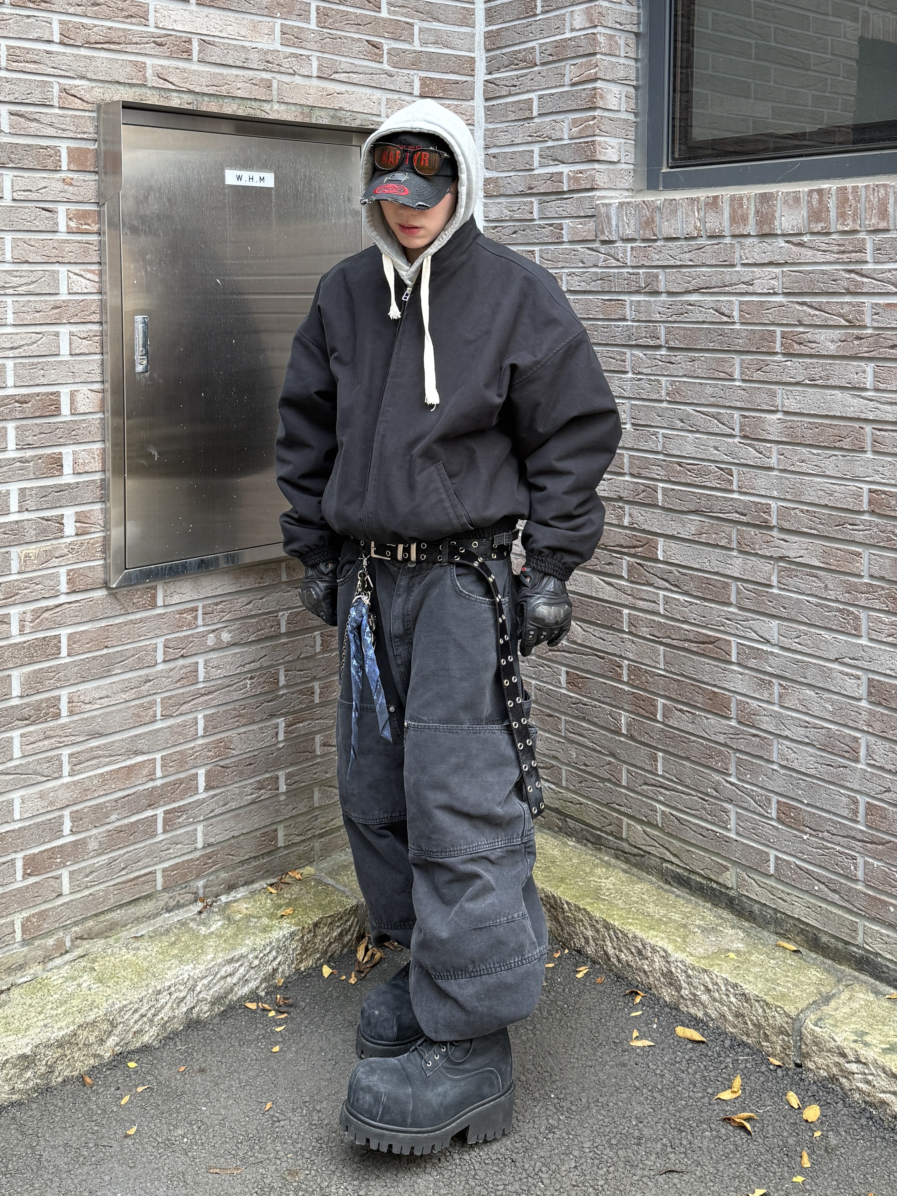 Nonnod Double knee cover pants Vintage black, Balenciaga Stomper Bootie Black 착용 스타일 - 1