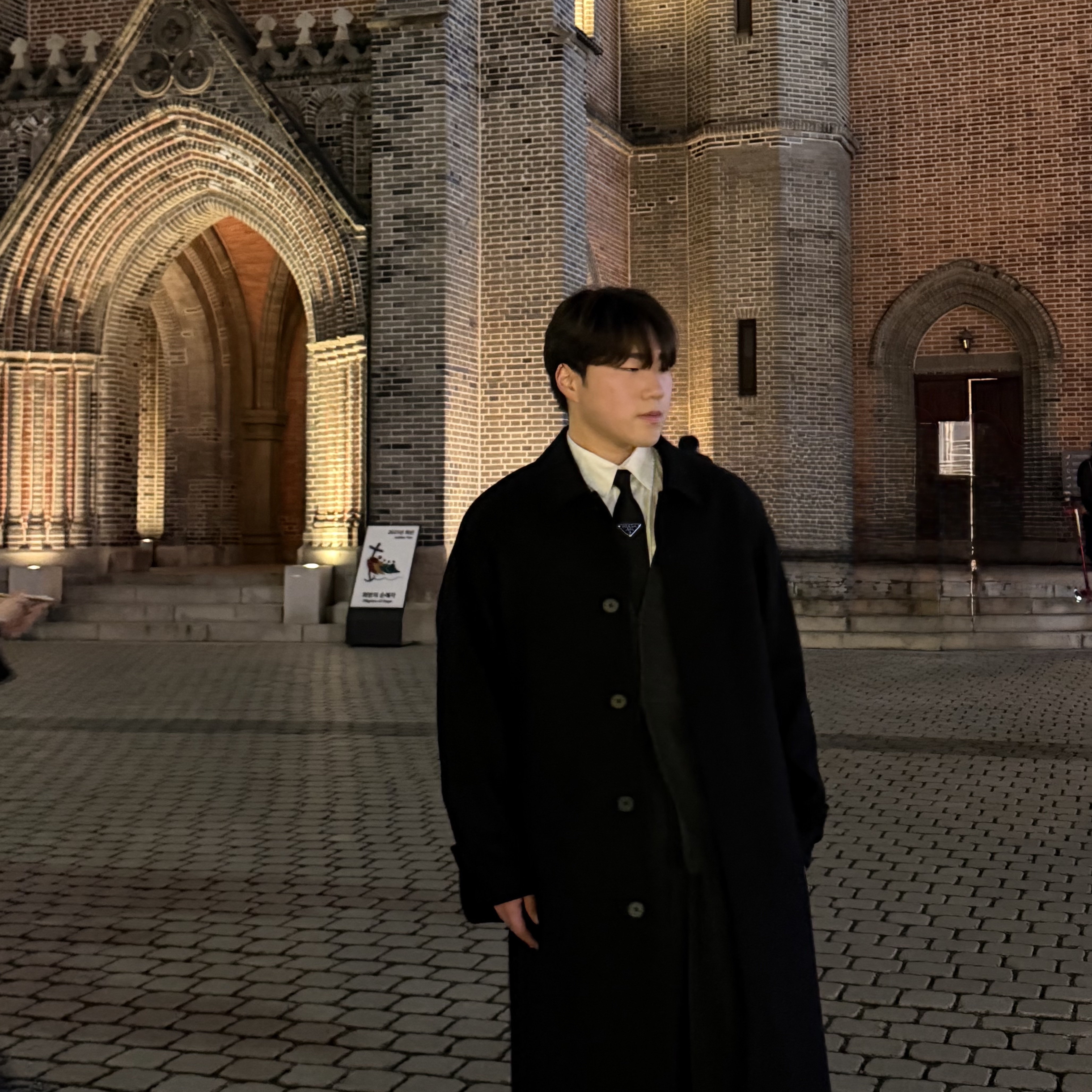 Prada Re-Nylon Gabardine Tie Black, Moncler Mayaf Short Down Jacket Black - 24FW 착용 스타일 - 1