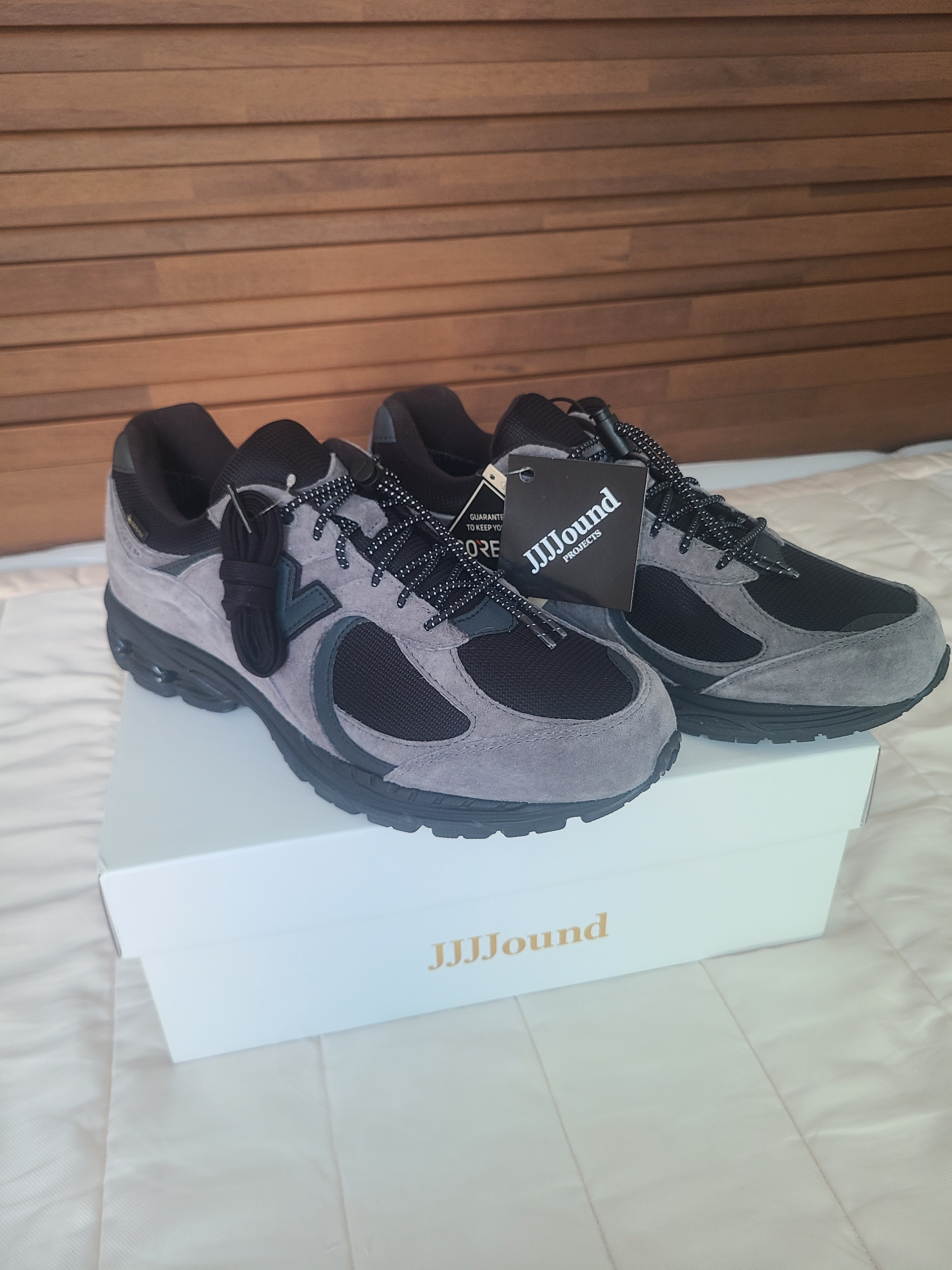 New Balance x JJJJound 2002R Gore-Tex Charcoal, Arc'teryx Beta Jacket Black 착용 스타일 - 2