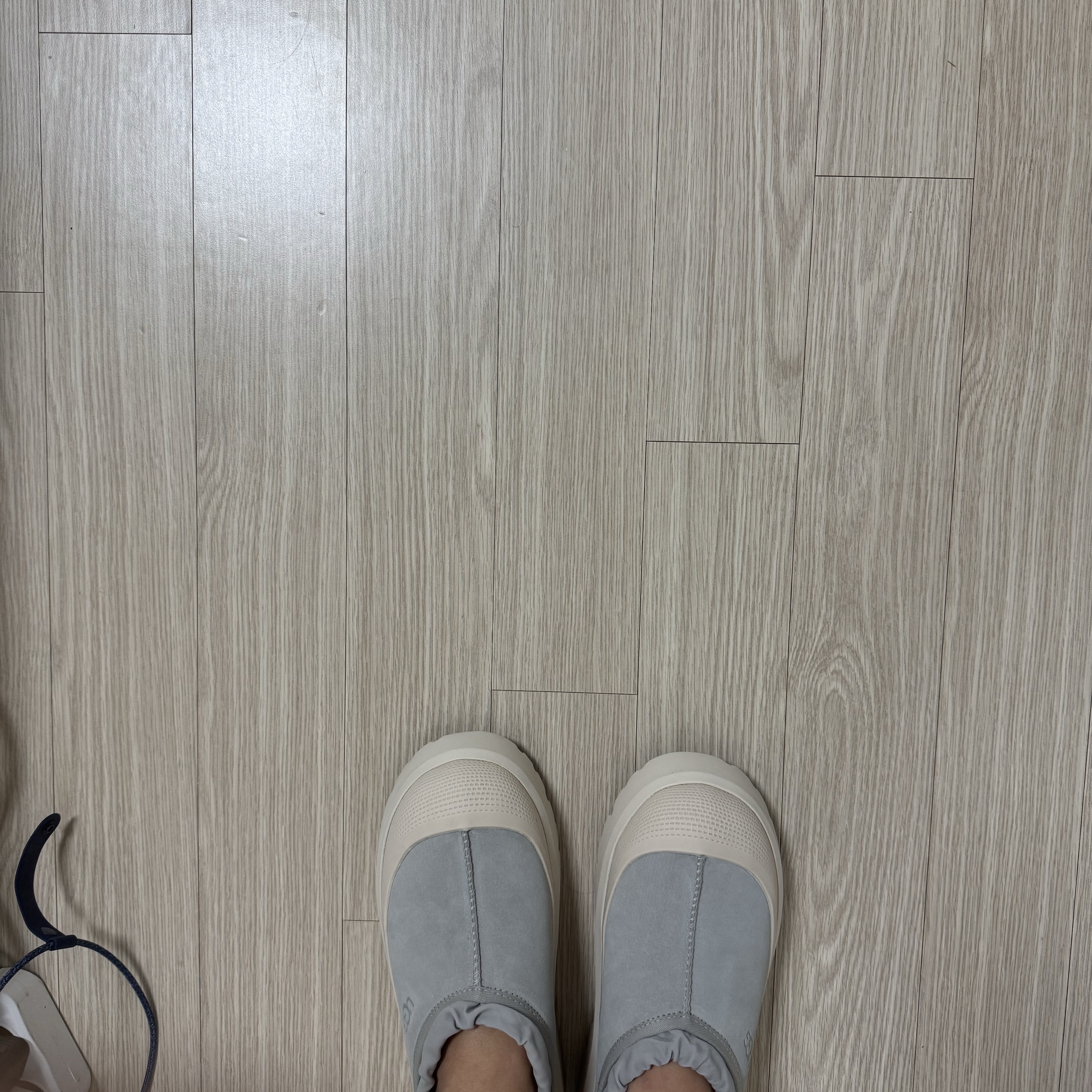 UGG Tasman Weather Hybrid Seal Birch 착용 스타일