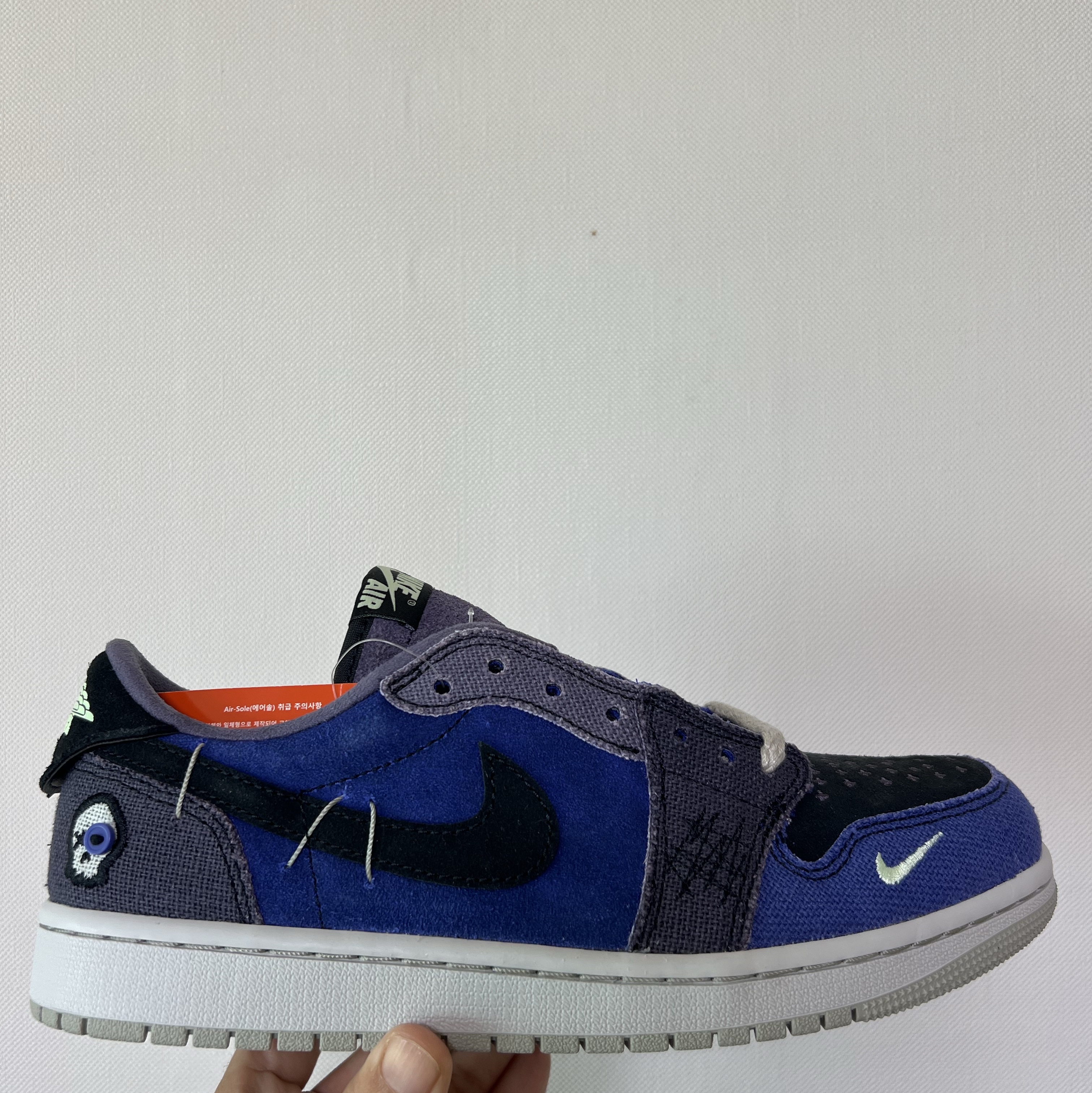 Jordan 1 x Zion Williamson Retro Low OG Regency Purple and Dark Raisin 착용 스타일 - 1