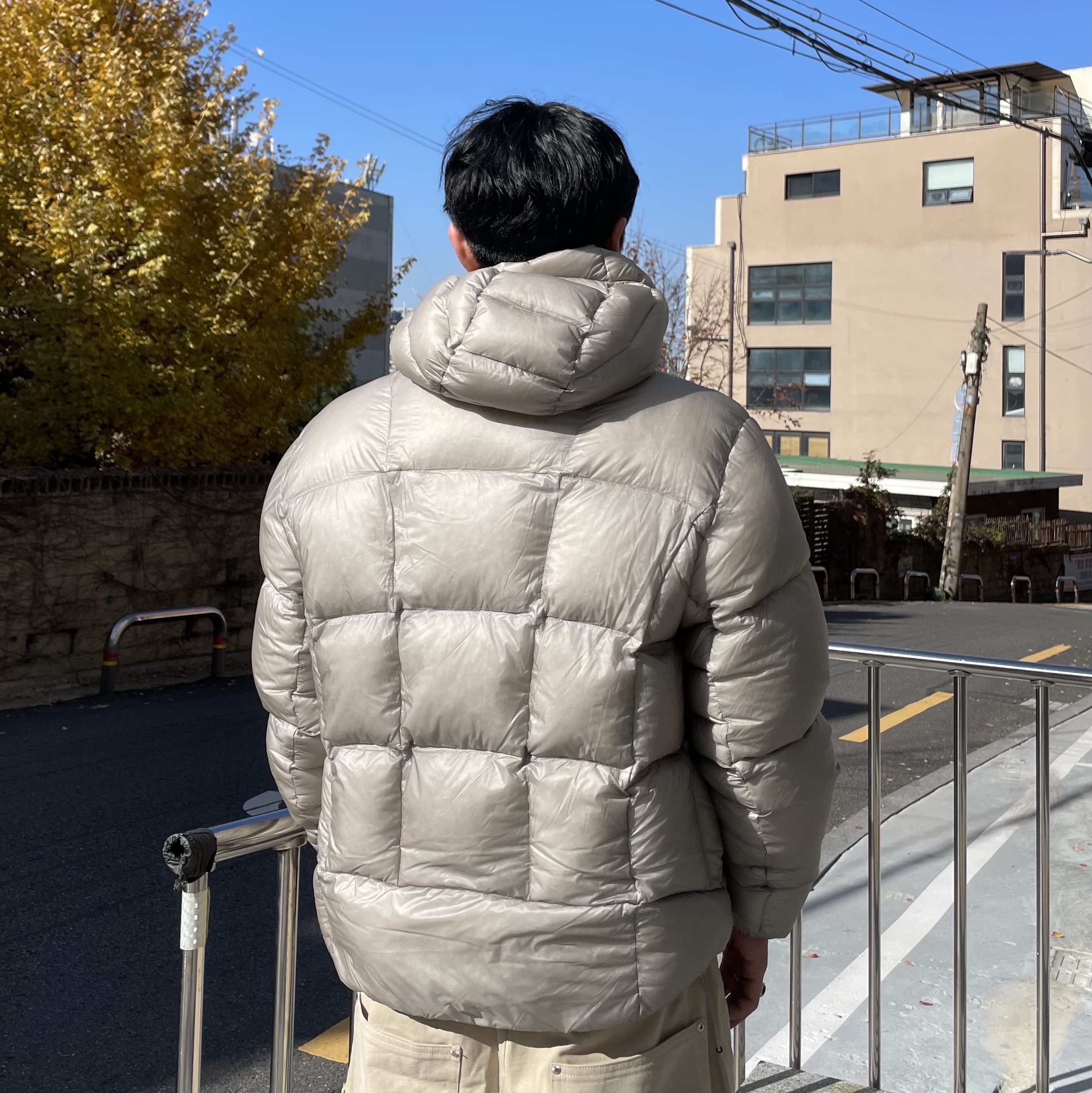 ZEROGRAM Ramona220 Goose Zeroexpedition Jacket Light Gray 착용 스타일 - 3