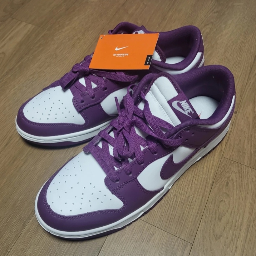 Nike Dunk Low Retro White Viotech 착용 스타일