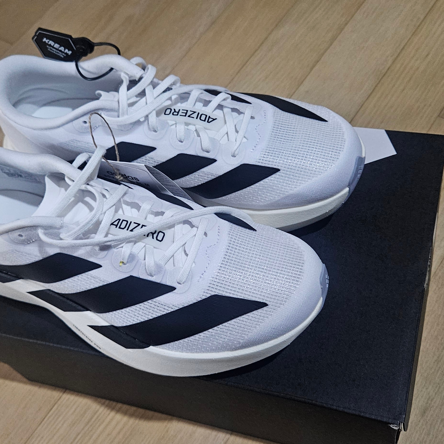 Adidas Adizero EVO SL Cloud White Core Black 착용 스타일 - 2