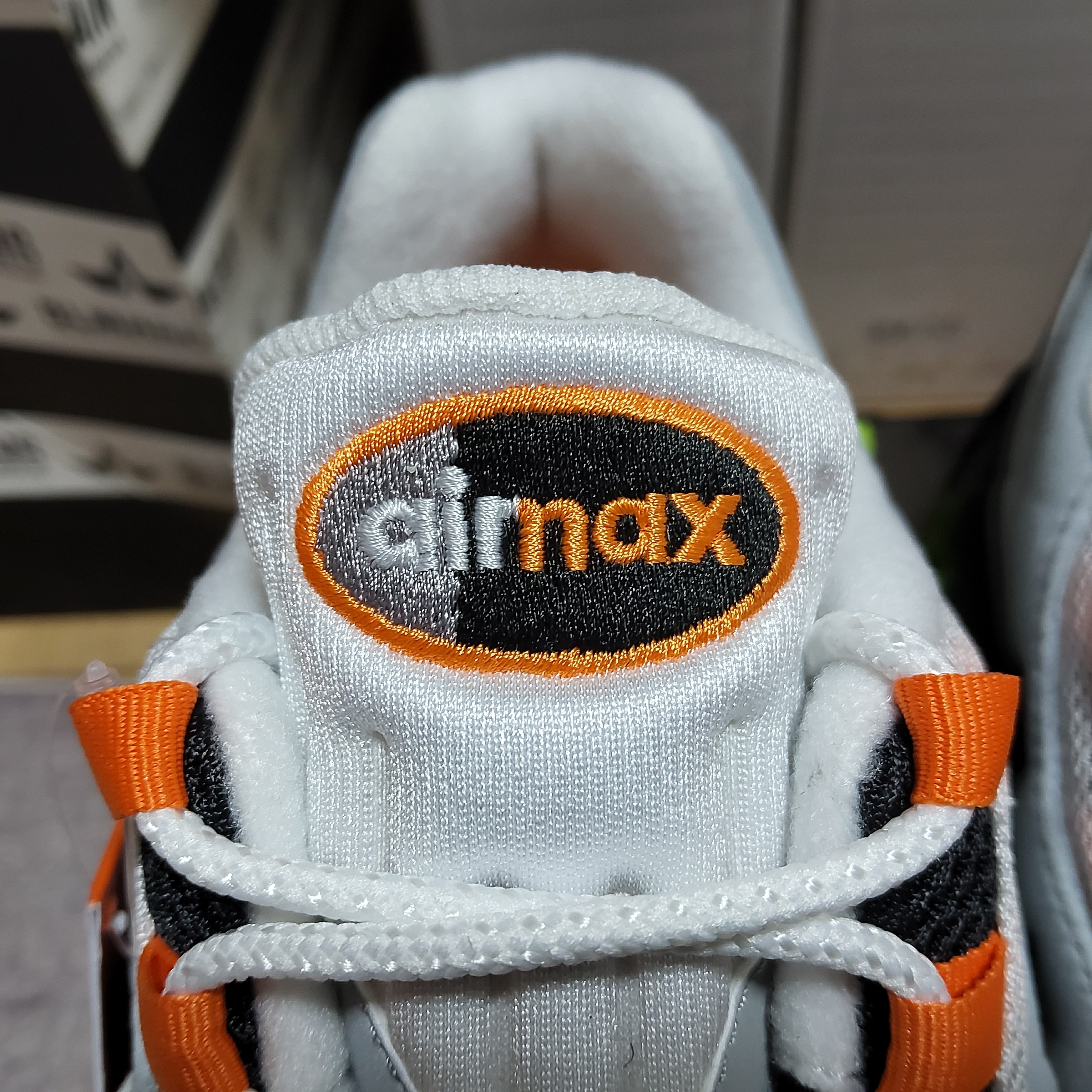 Nike Air Max 95 OG Bright Mandarin 착용 스타일 - 3