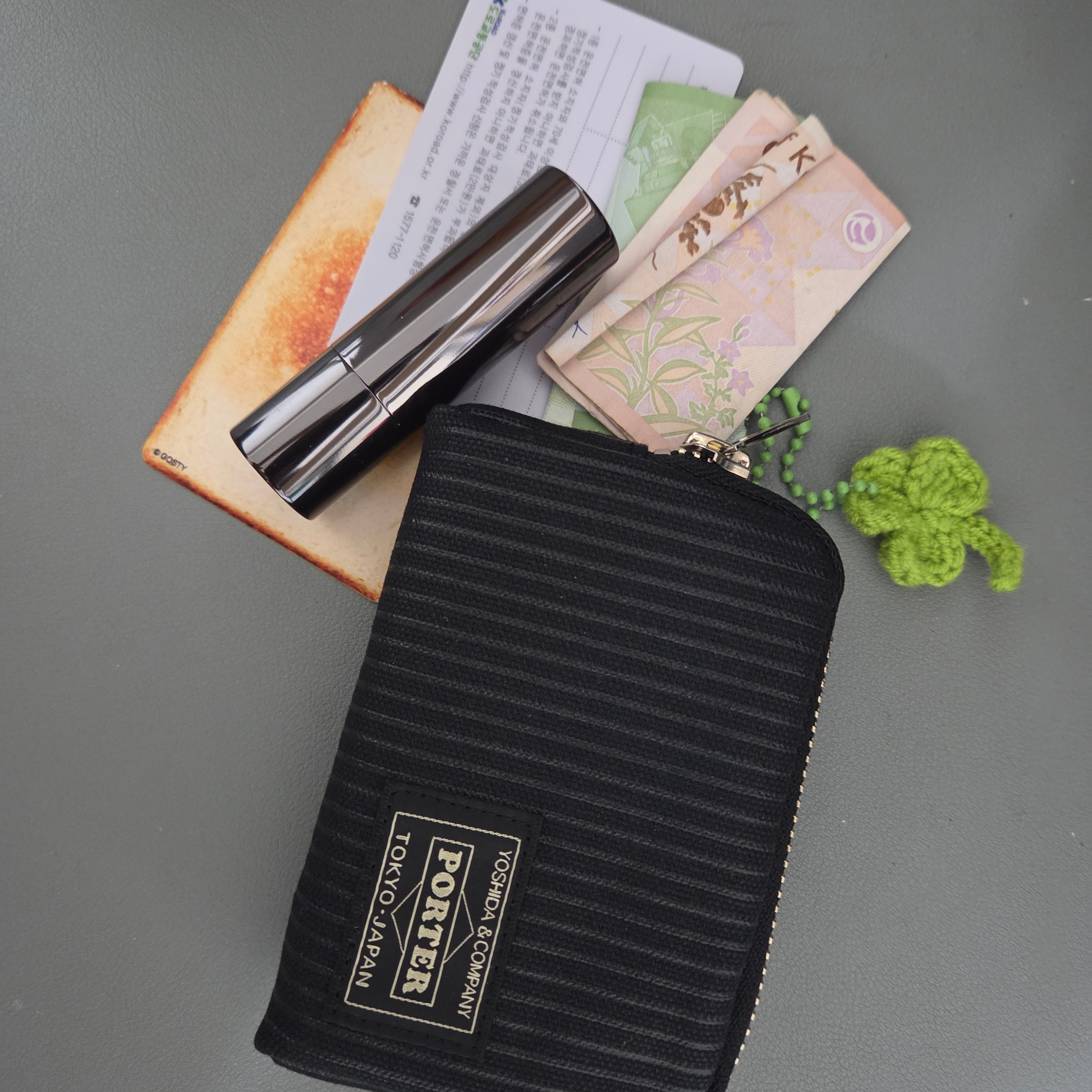Porter Drawing Coin Key Case Black 착용 스타일