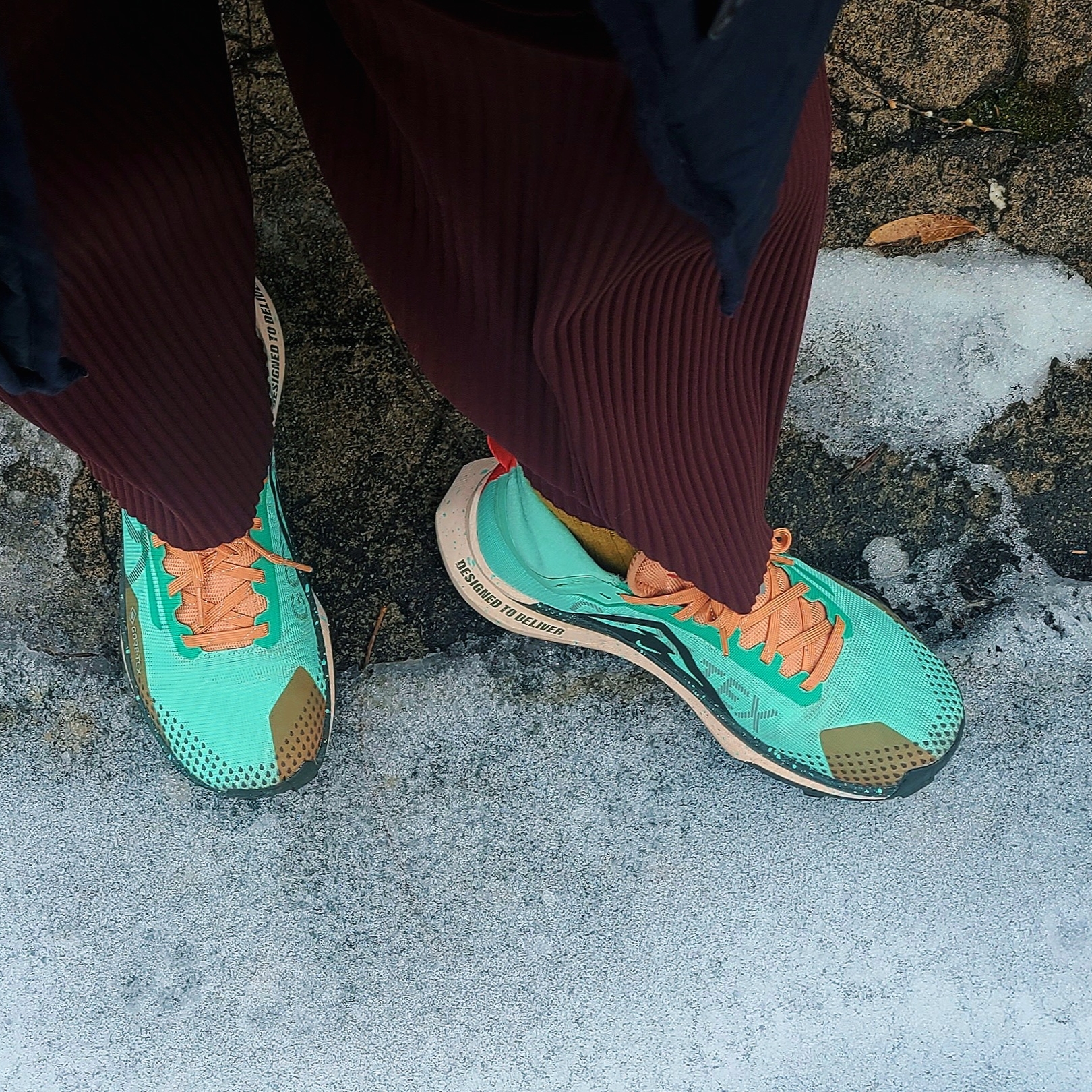(W) Nike React Pegasus Trail 4 Gore-tex Emerald Rise Amber Brown 착용 스타일 - 1