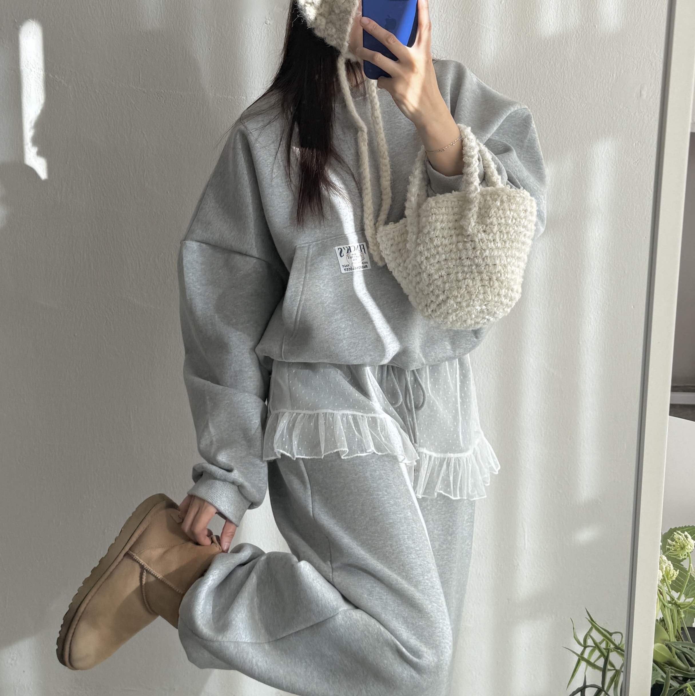 (W) UGG Classic Mini II Boots Chestnut 착용 스타일 - 4