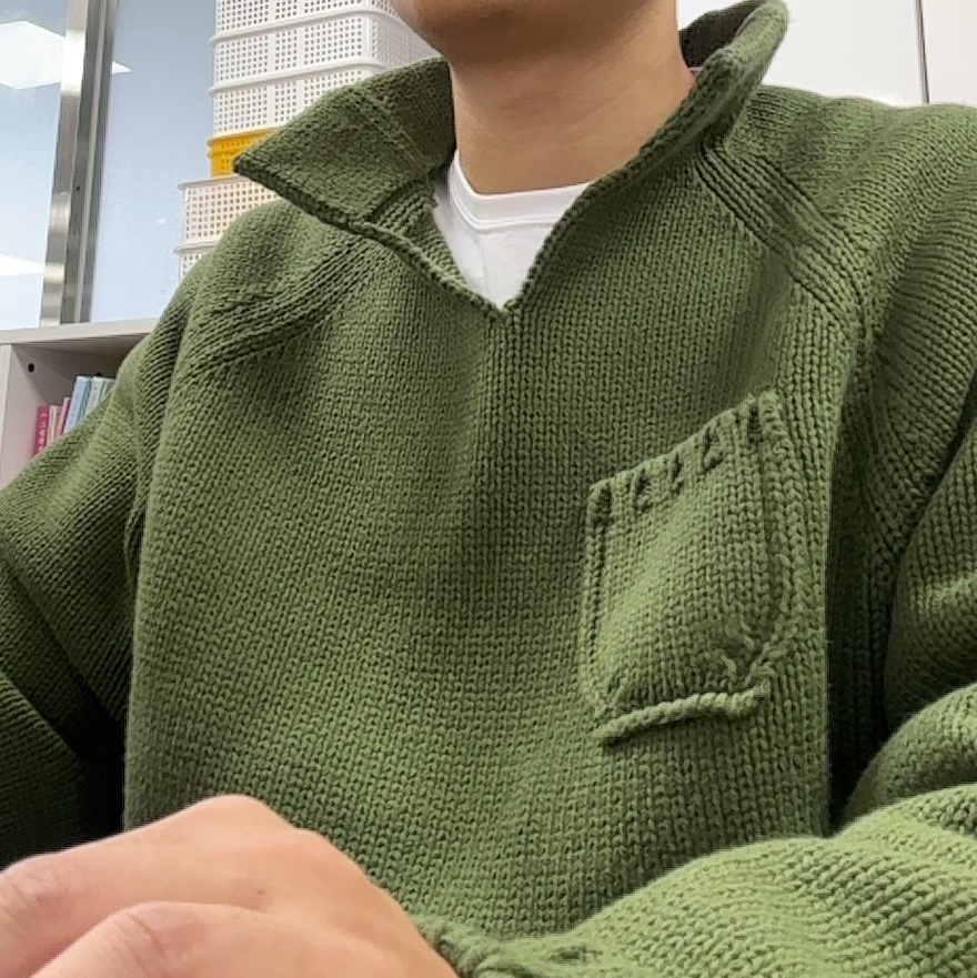 STU Collar Knit Green 착용 스타일