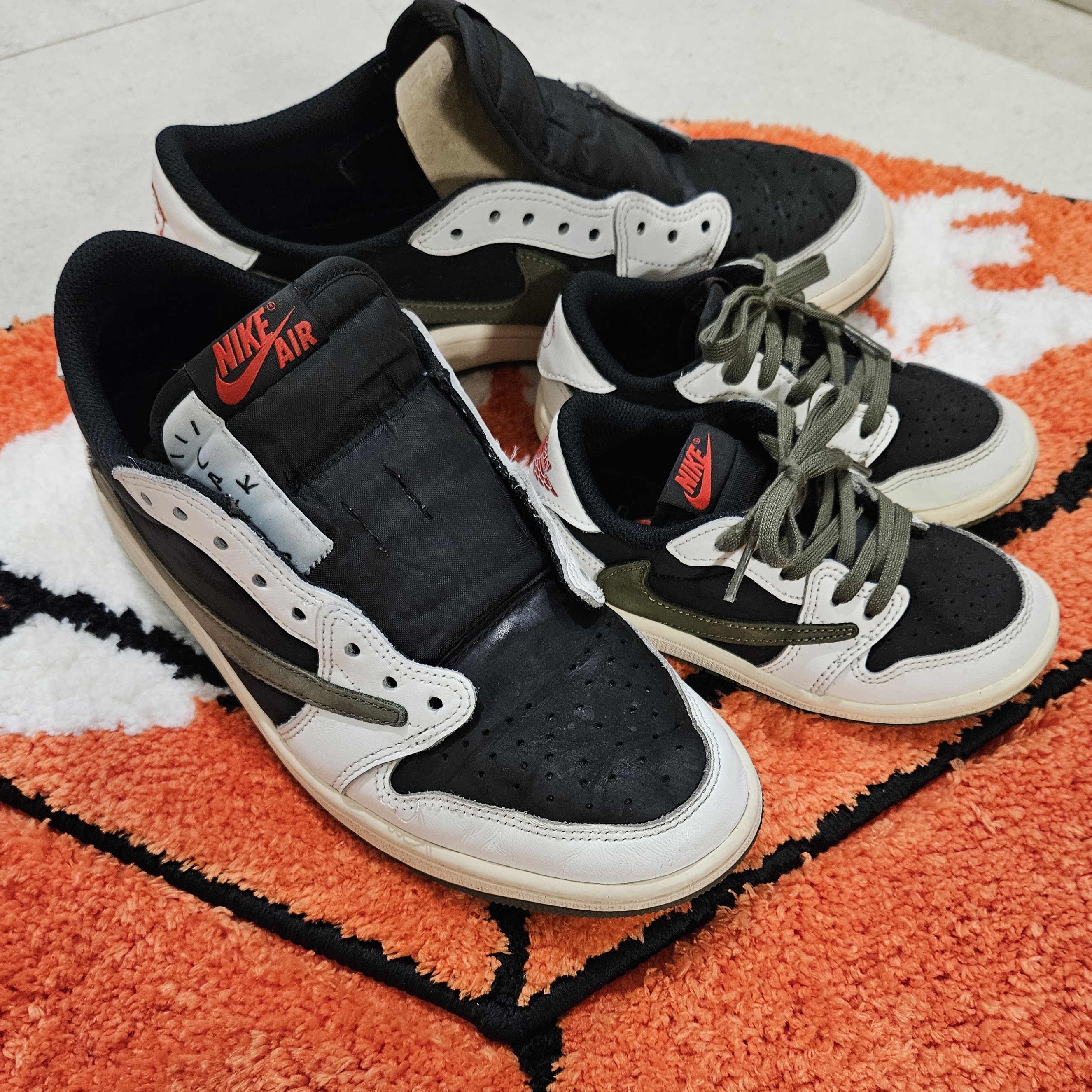 (W) Jordan 1 x Travis Scott Retro Low OG SP Medium Olive, (TD) Jordan 1 x Travis Scott Retro Low OG SP Medium Olive 착용 스타일 - 1