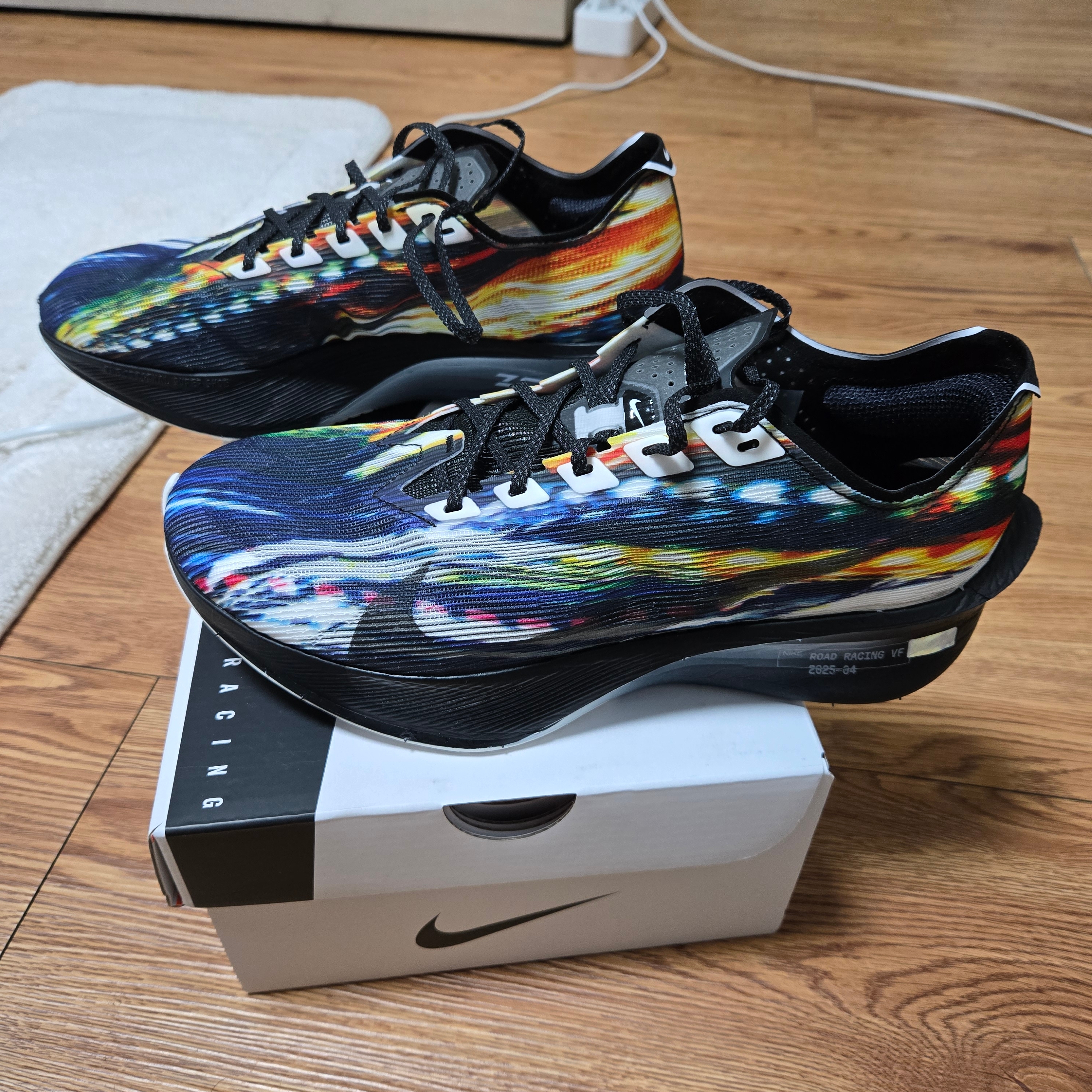 Nike ZoomX Vaporfly Next% 4 Premium Multi Color White 착용 스타일 - 2