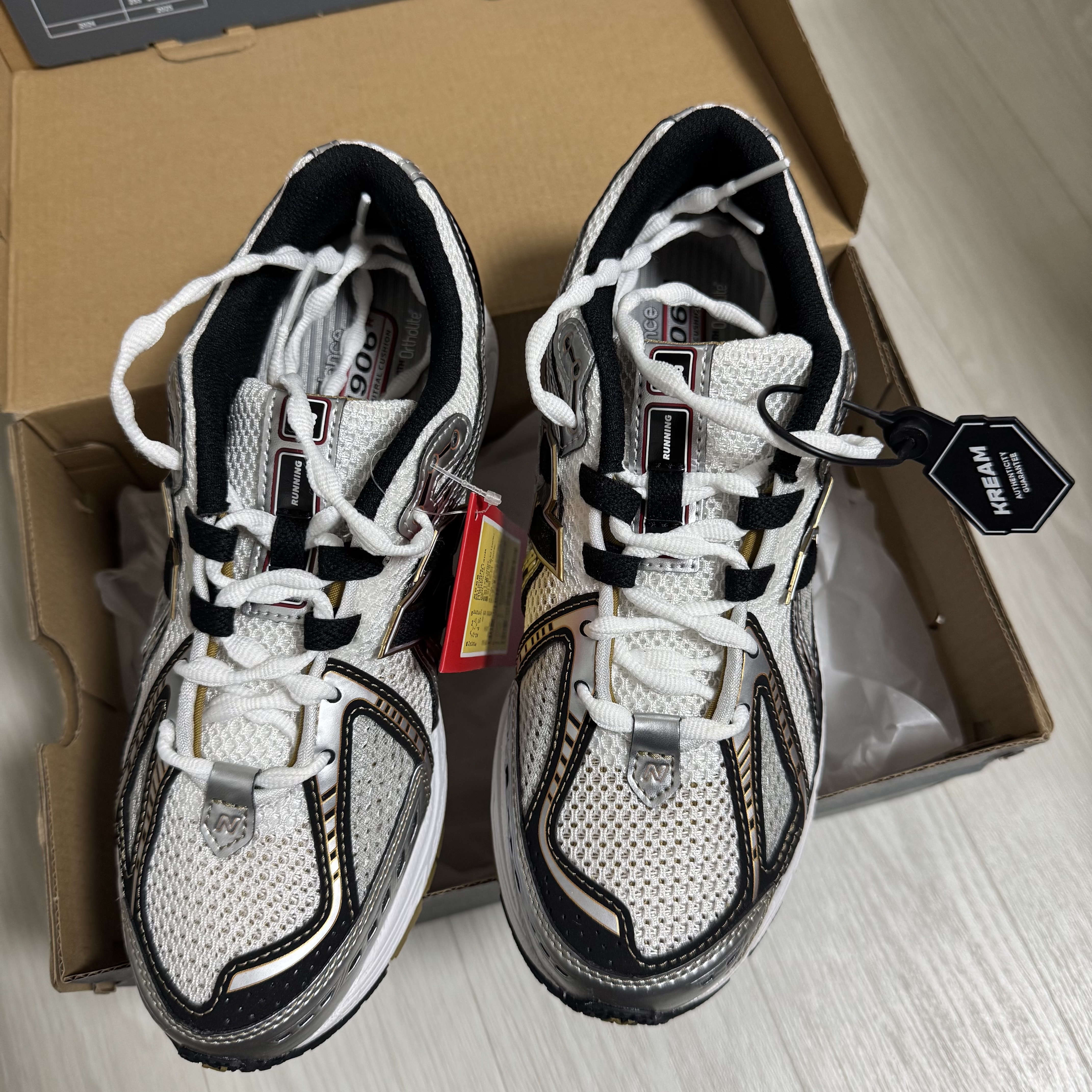New Balance 1906R White Gold 착용 스타일