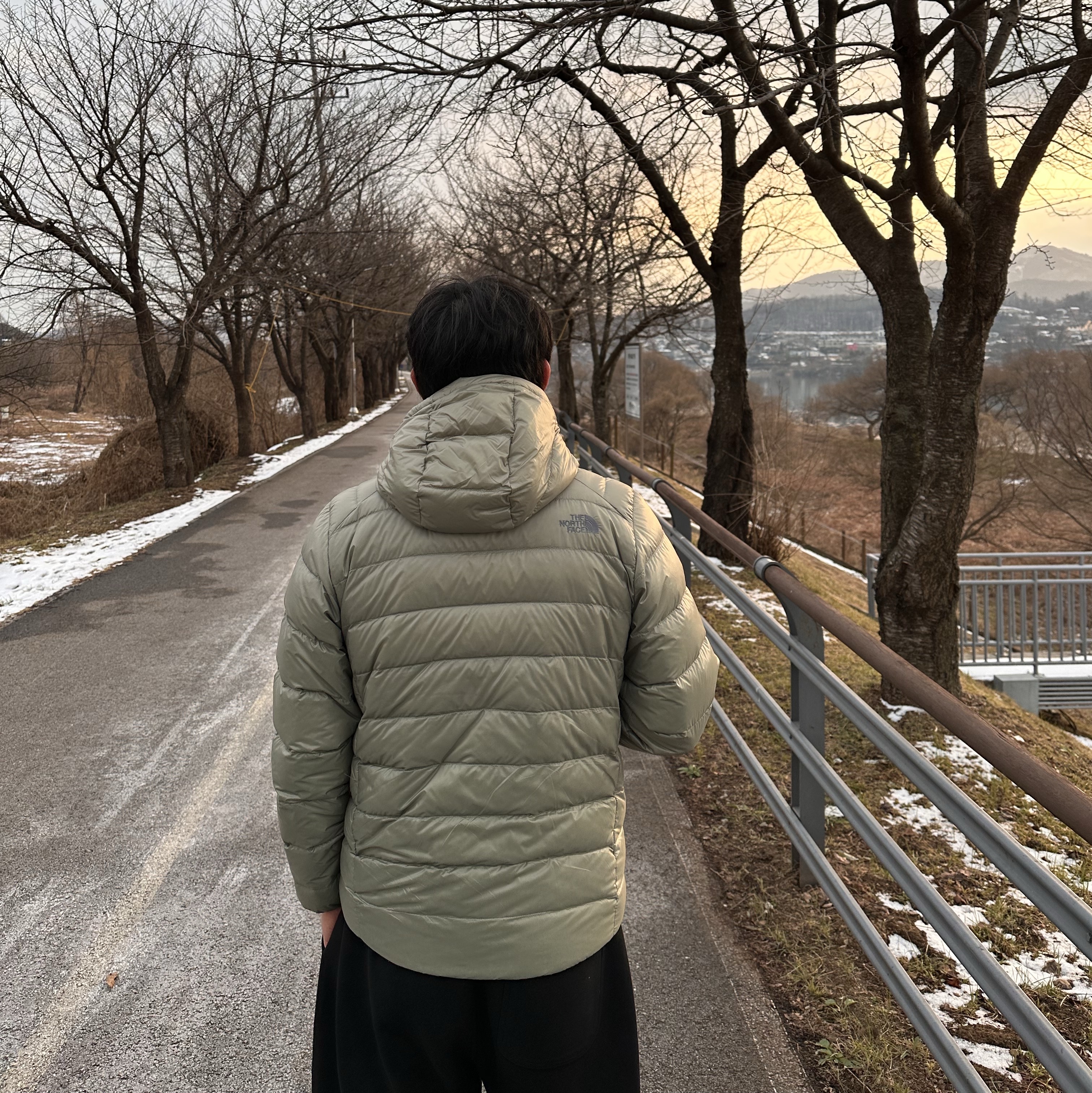 The North Face Matier RDS Down Hoodie Light Khaki - 25FW, Undermycar Mu.03 Anti Fxxking Logo Play Oversized Sweat Jogger Black 착용 스타일 - 4