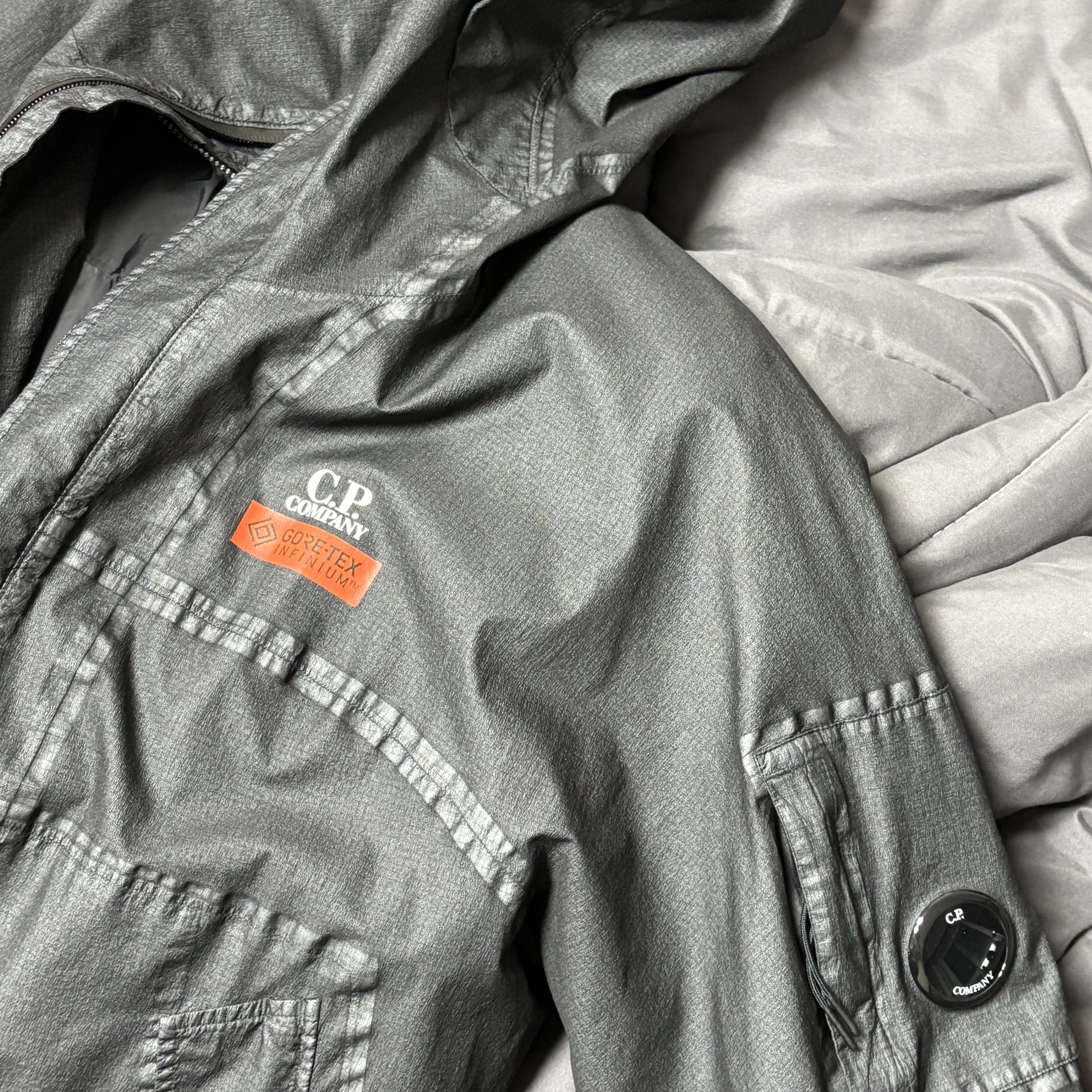 C.P. Company Gore G-type Hooded Jacket Raven Grey - 22FW 착용 스타일